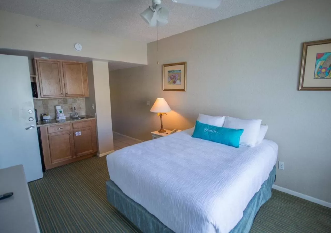 1 Queen Bed, Studio Suite, Non-Smoking  in Coconut Palms Beach Resort II