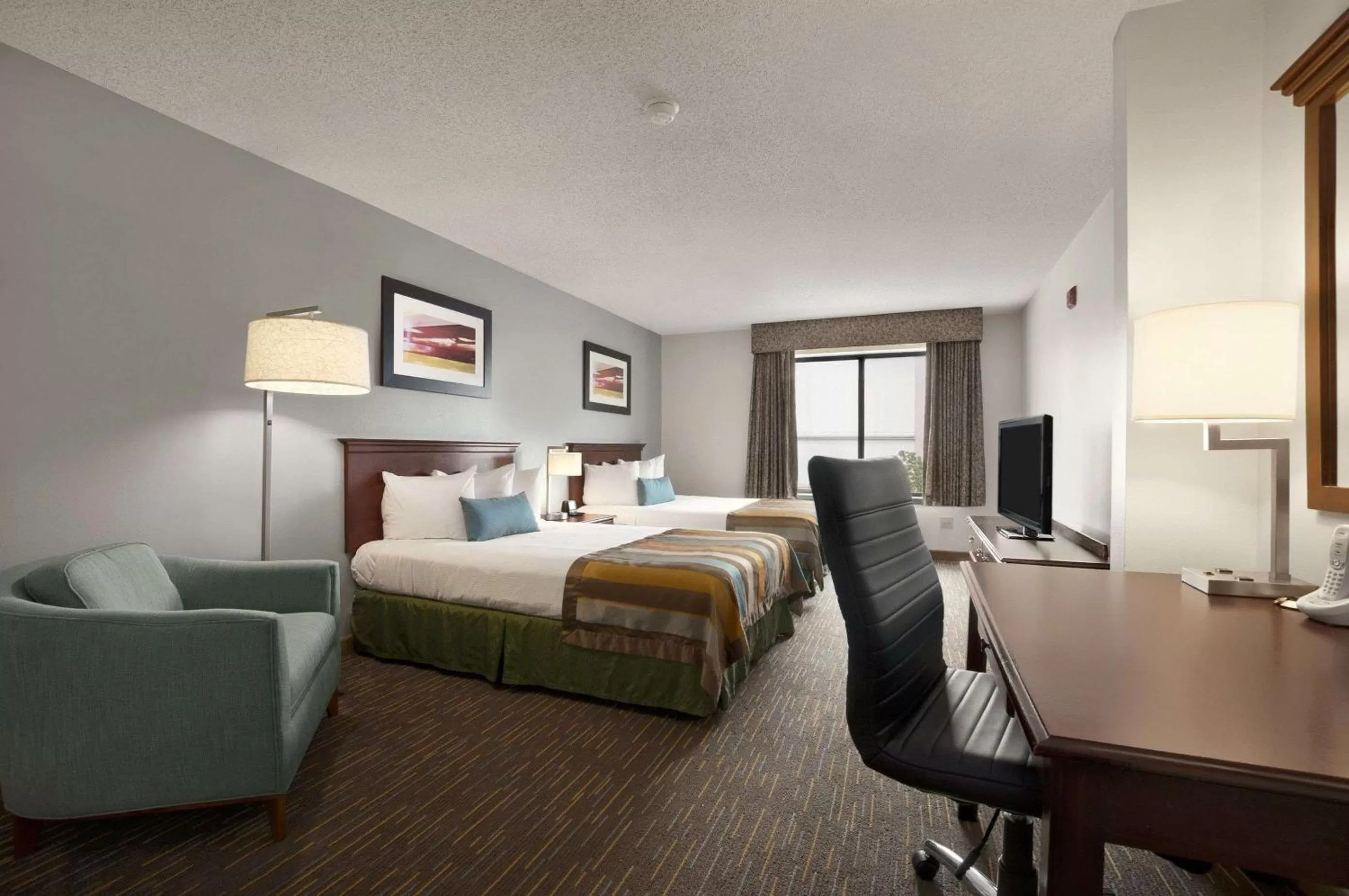 Double Room with Two Double Beds and Bath Tub - Mobility/Hearing Accessible - Non-Smoking in Wingate by Wyndham and Williamson Conference Center
