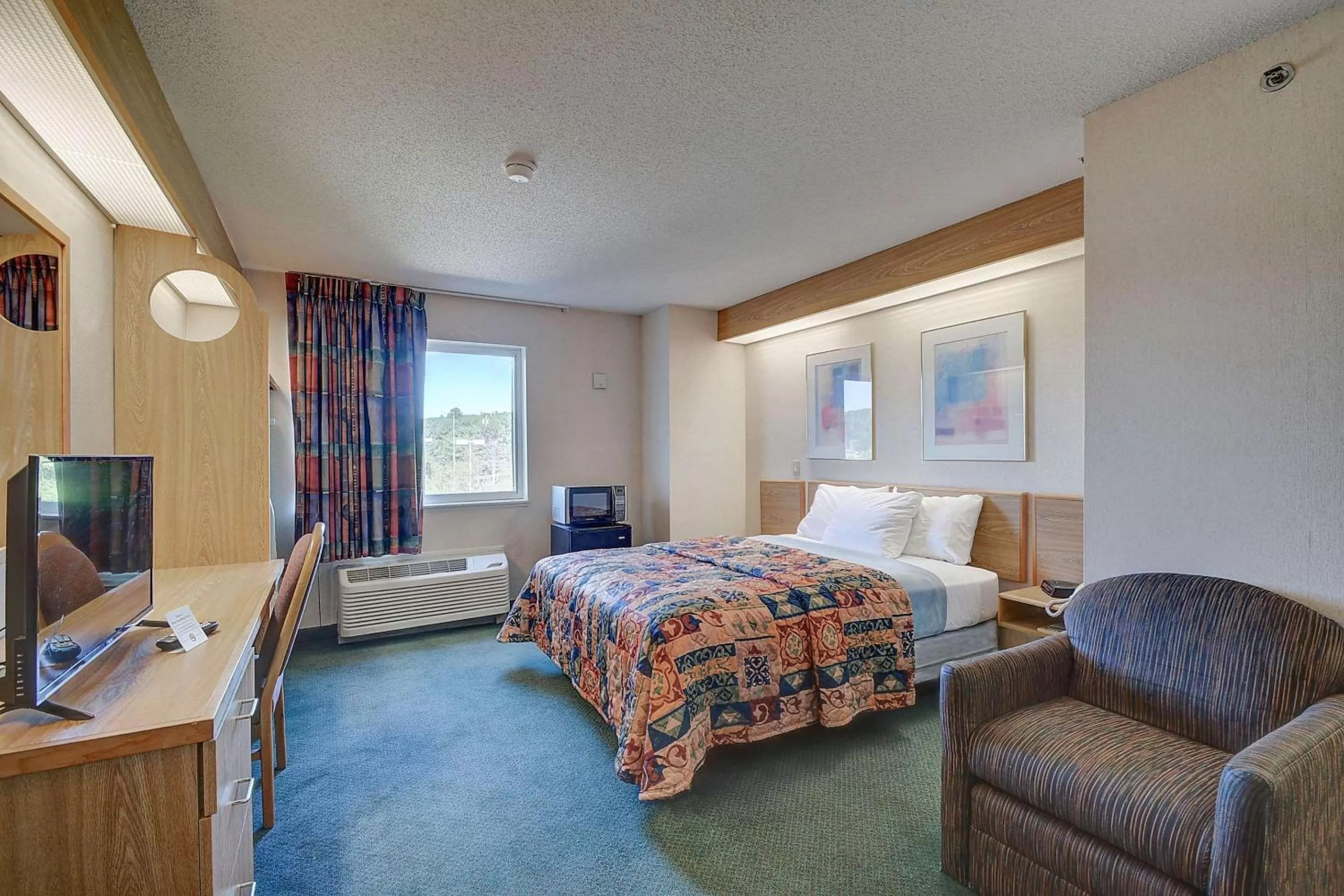 Queen Room - Non-Smoking in Rodeway Inn Willington North