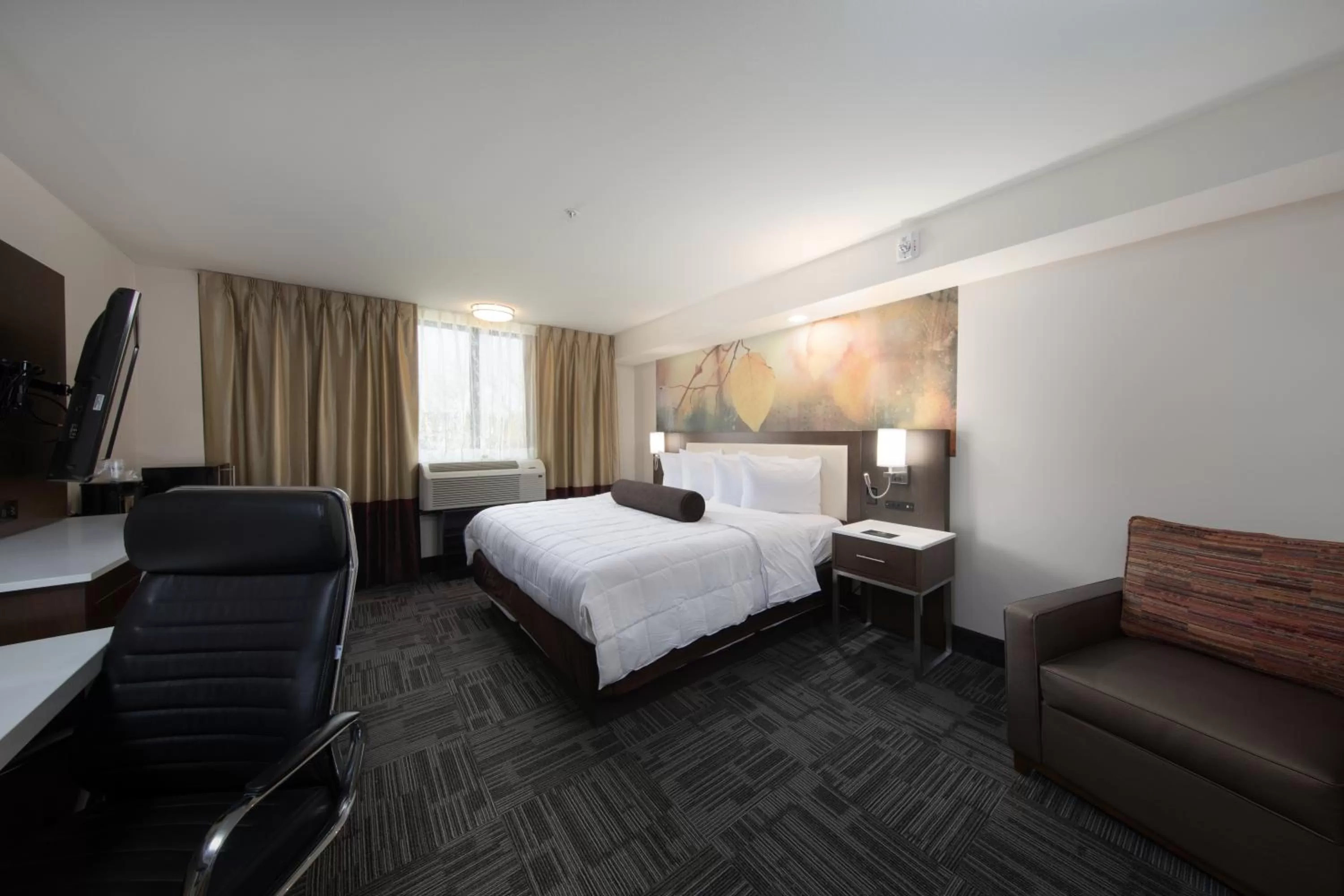 Standard Room in Holiday Inn Brookfield - Milwaukee by IHG