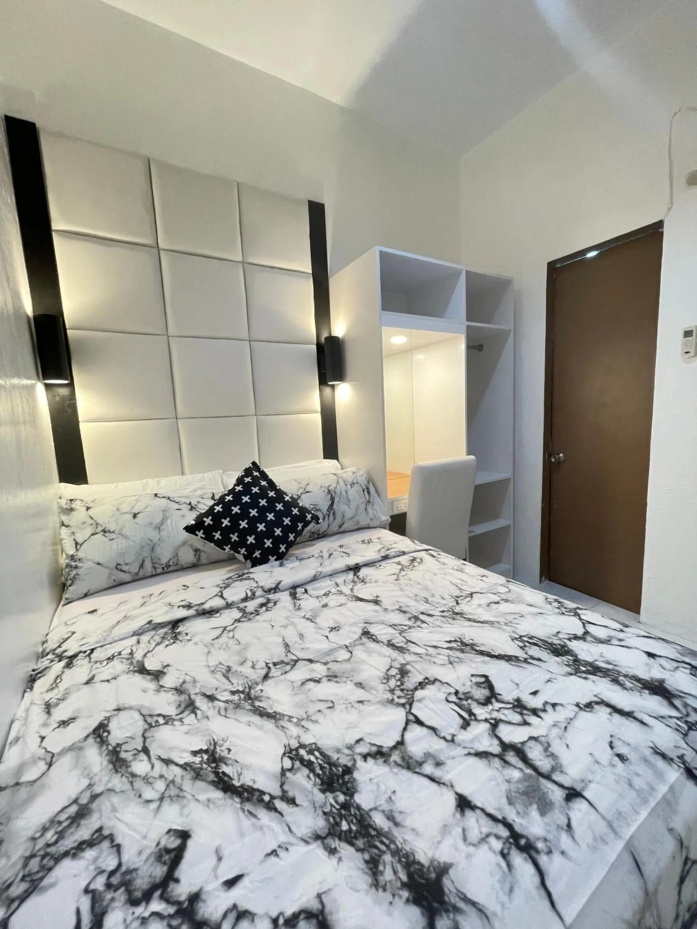 Double Room with Private Bathroom in Malapascua Budget Inn MBI DIVE CENTER