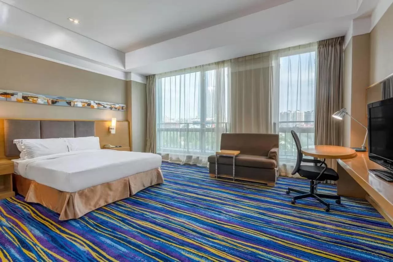 Standard King Room - Disability Access in Holiday Inn Express Tianjin Heping by IHG
