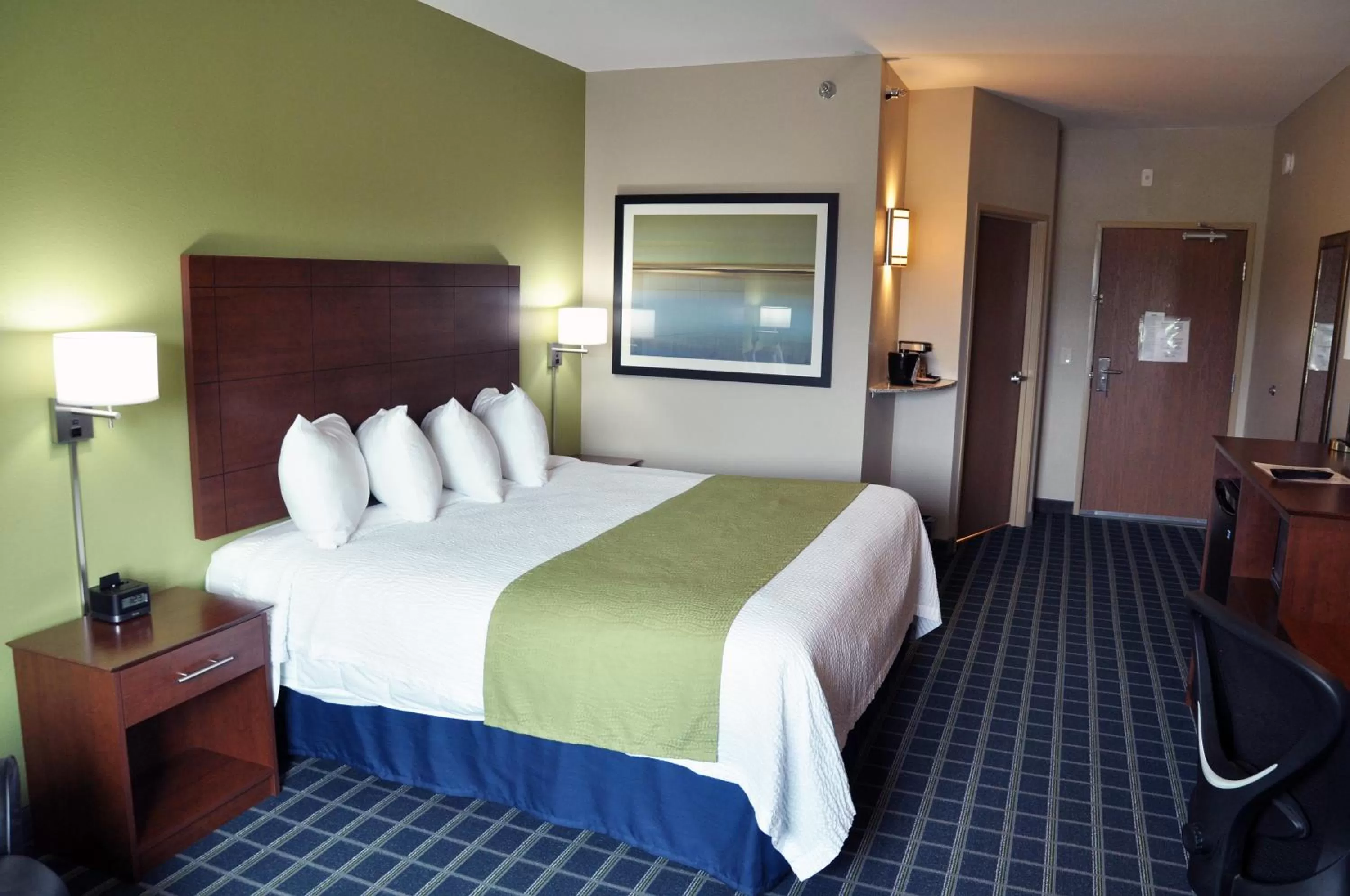 King Room - Disability Access in Brookstone Lodge & Suites