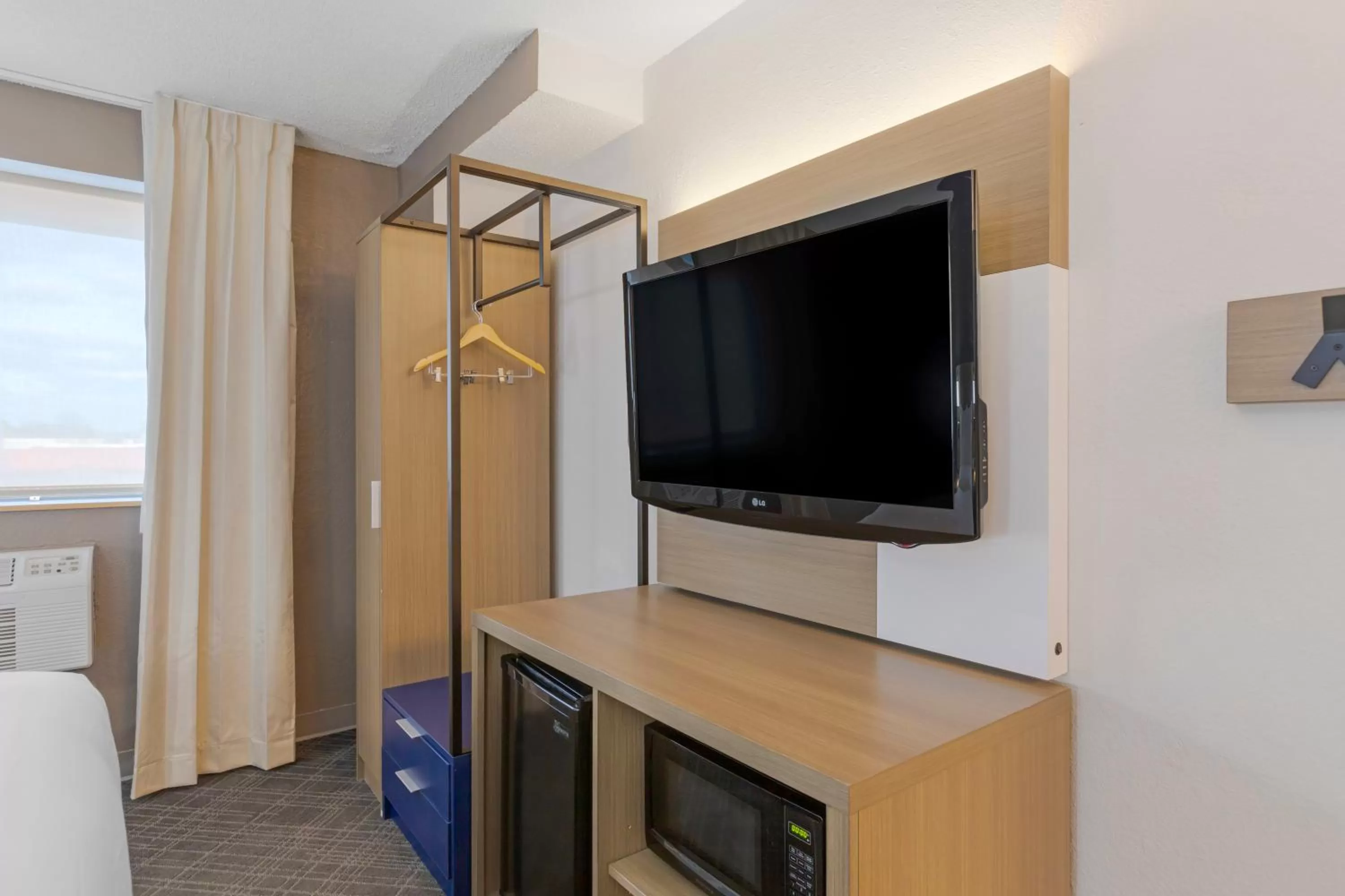 Standard Double Room with Two Double Beds - Non Smoking in Comfort Inn Detroit - Troy