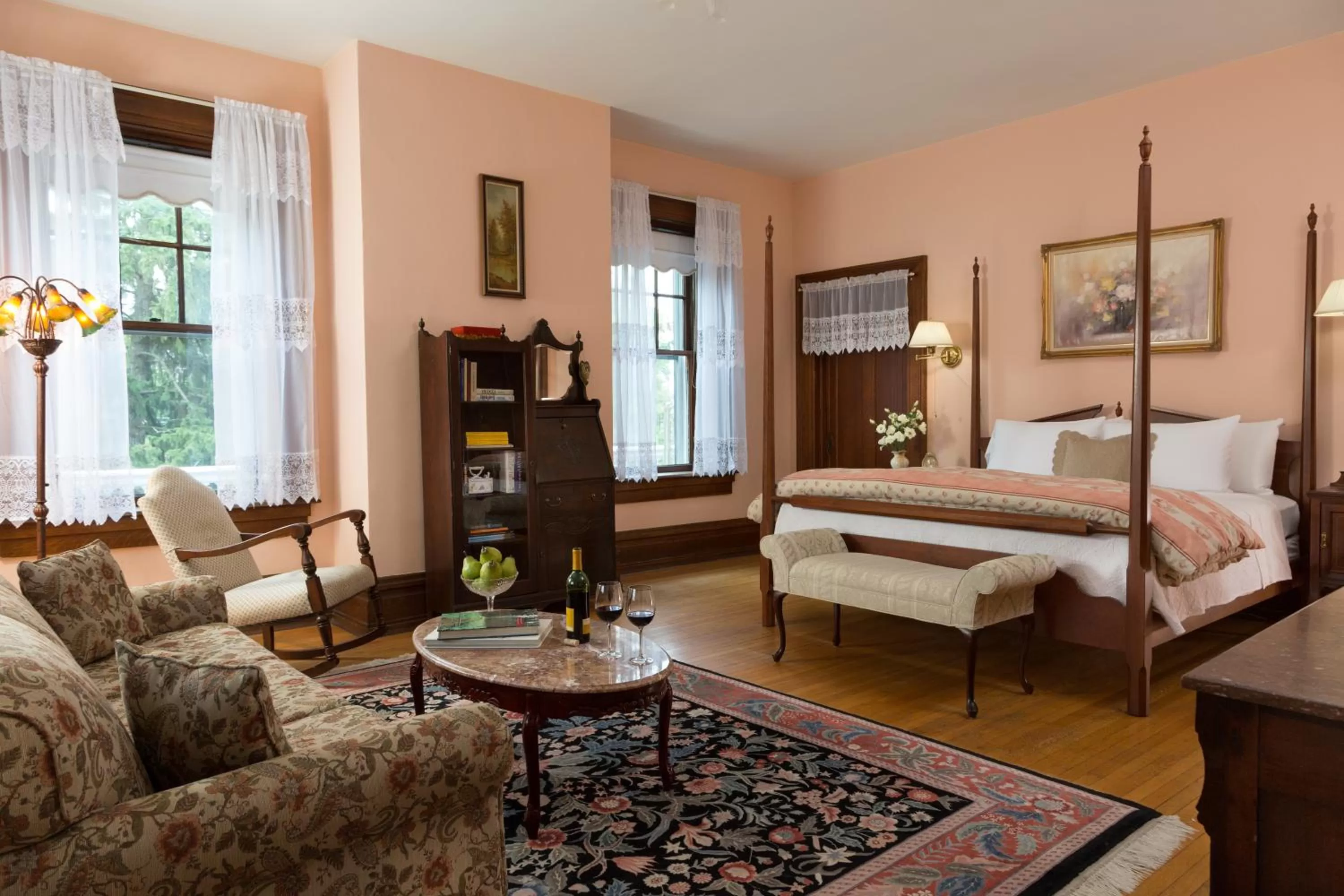 King Suite with Spa Bath in Mercersburg Inn