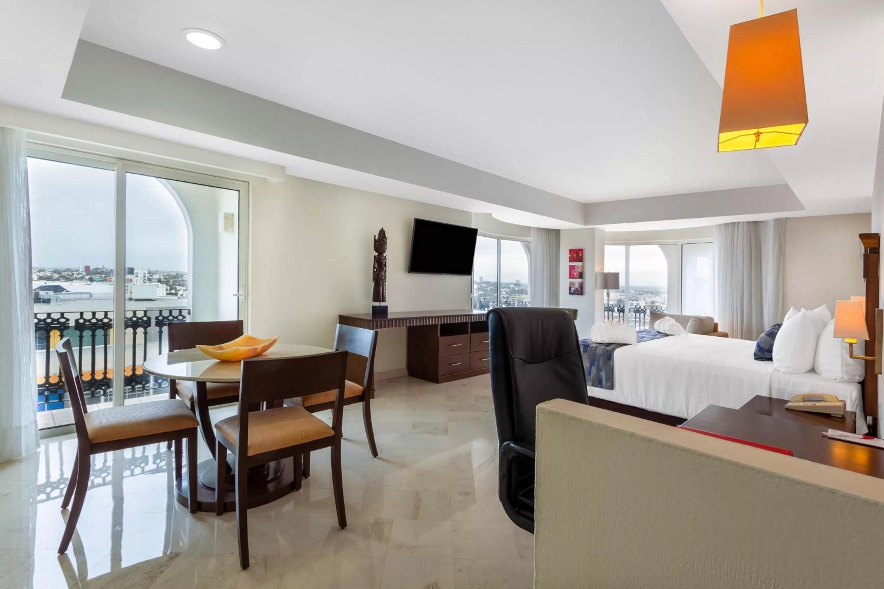 King Suite with Balcony - Non-Smoking in Ramada Plaza by Wyndham Veracruz Boca del Rio