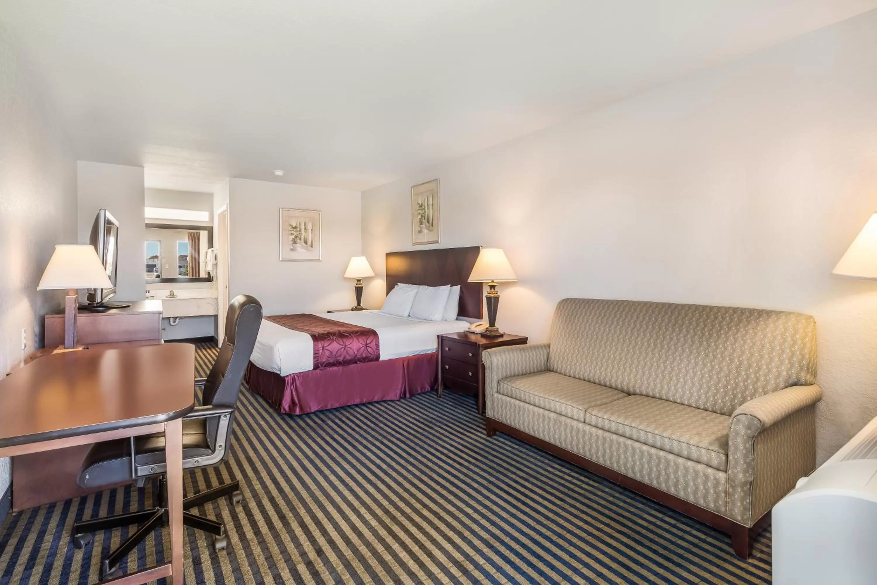 Deluxe King Room - Non-Smoking in Americas Best Value Inn New Braunfels