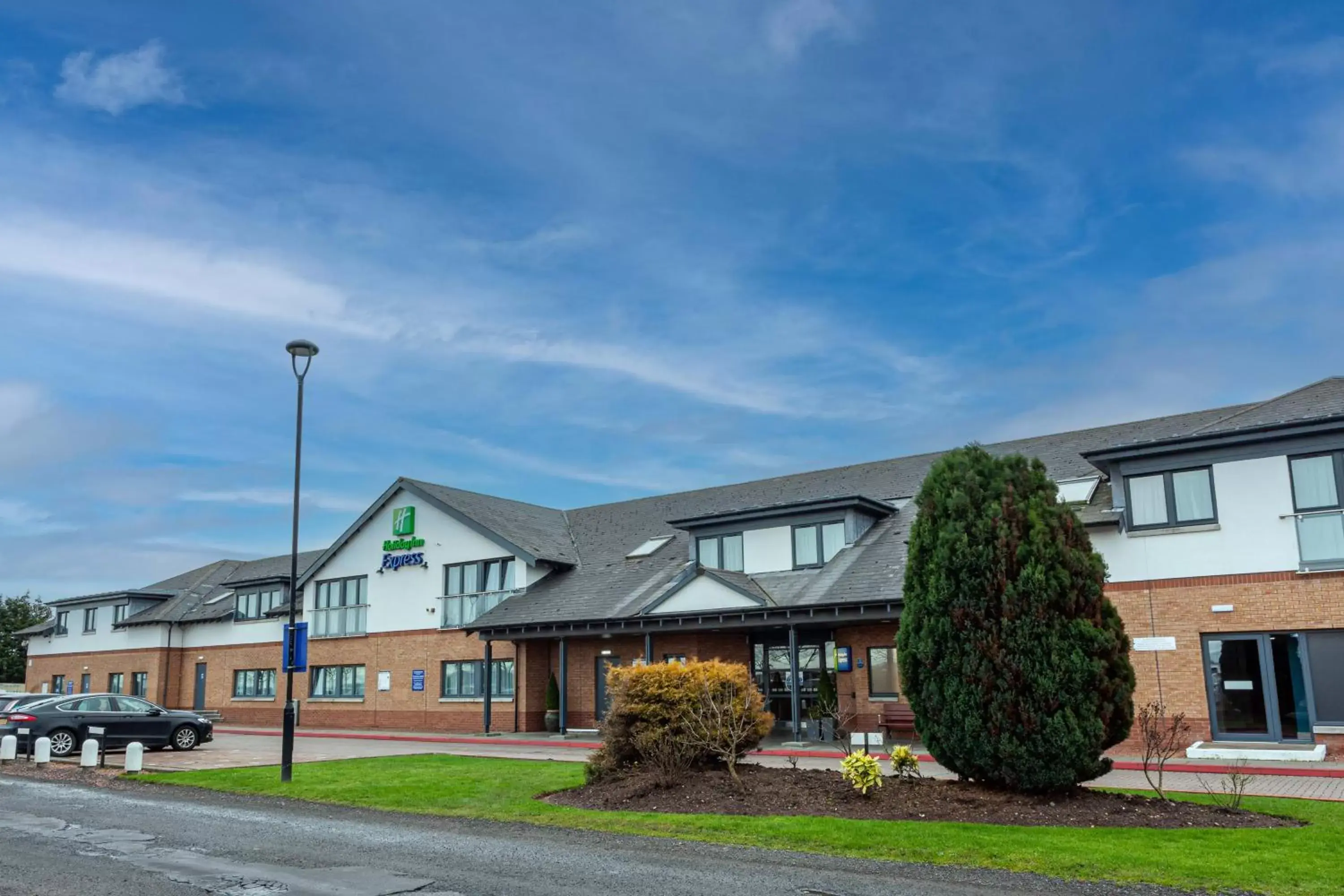 Holiday Inn Express Edinburgh Airport by IHG Holiday Inn Express Edinburgh Airport by IHG