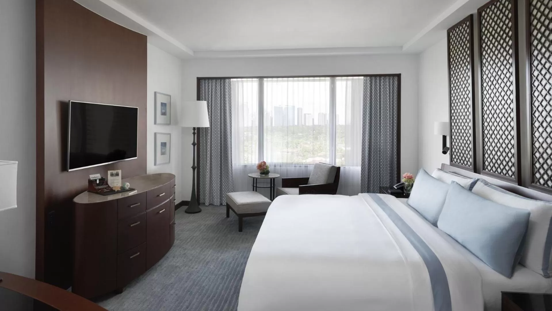 Executive Suite in The Peninsula Manila