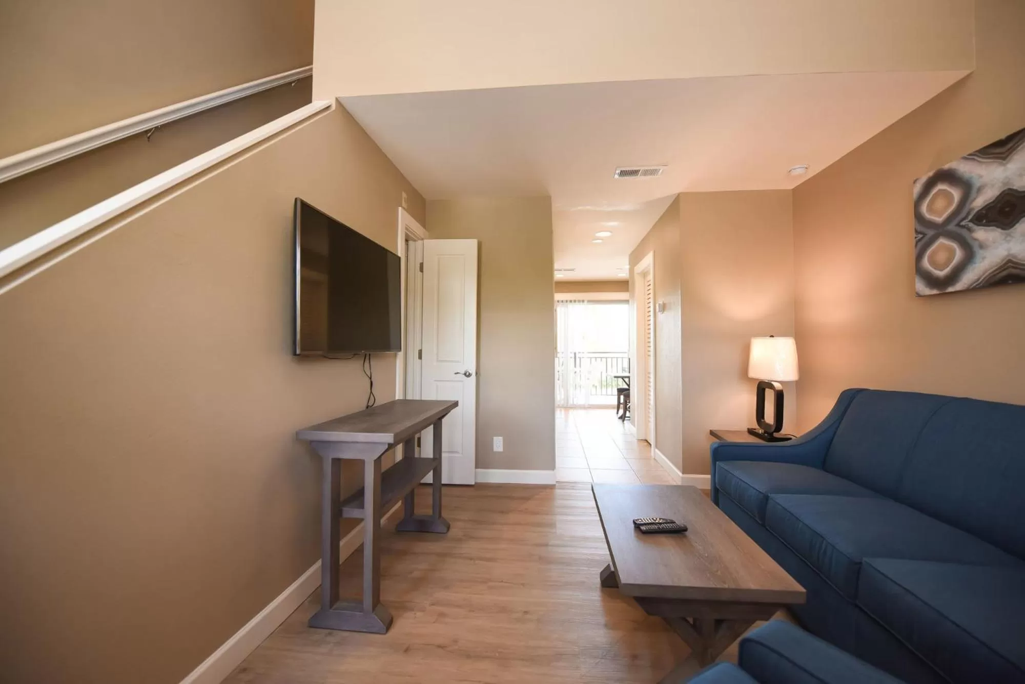 King Suite - Disability Access/Non-Smoking in Waterside Suites and Marina