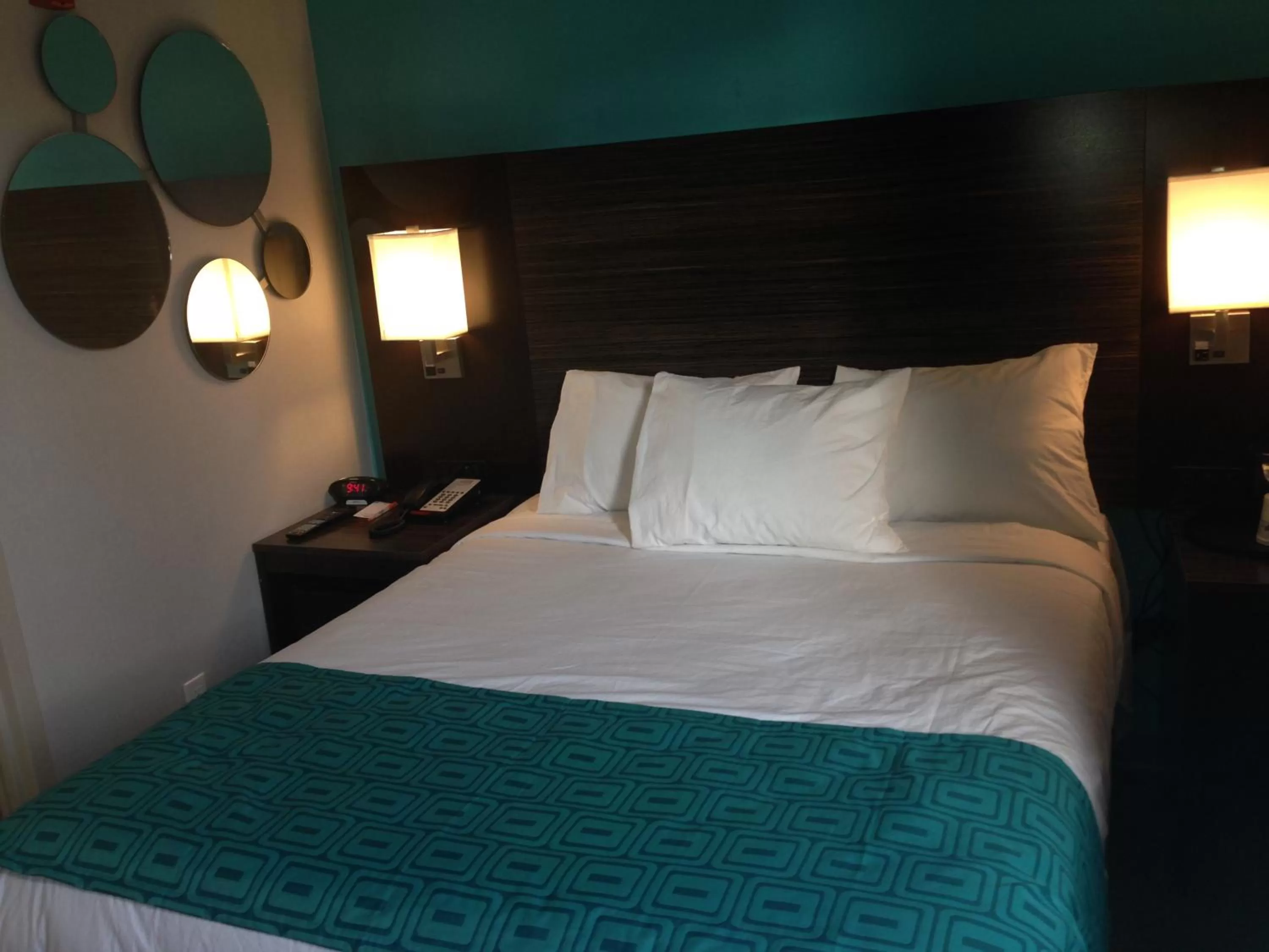 Queen Room - Non-Smoking in Rockaway Hotel