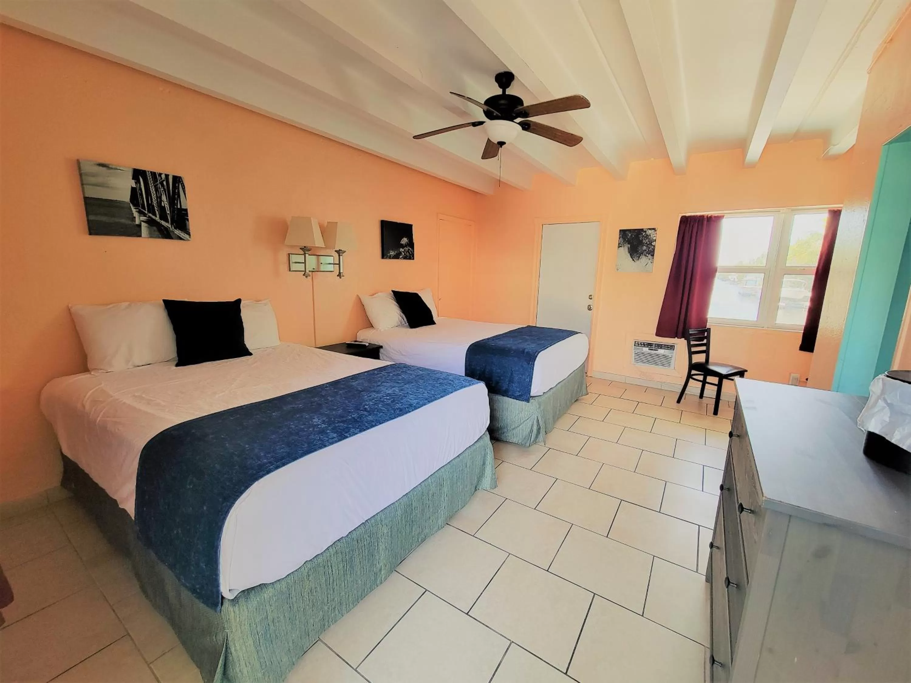 Queen Room with Two Queen Beds in Looe Key Reef Resort and Dive Center