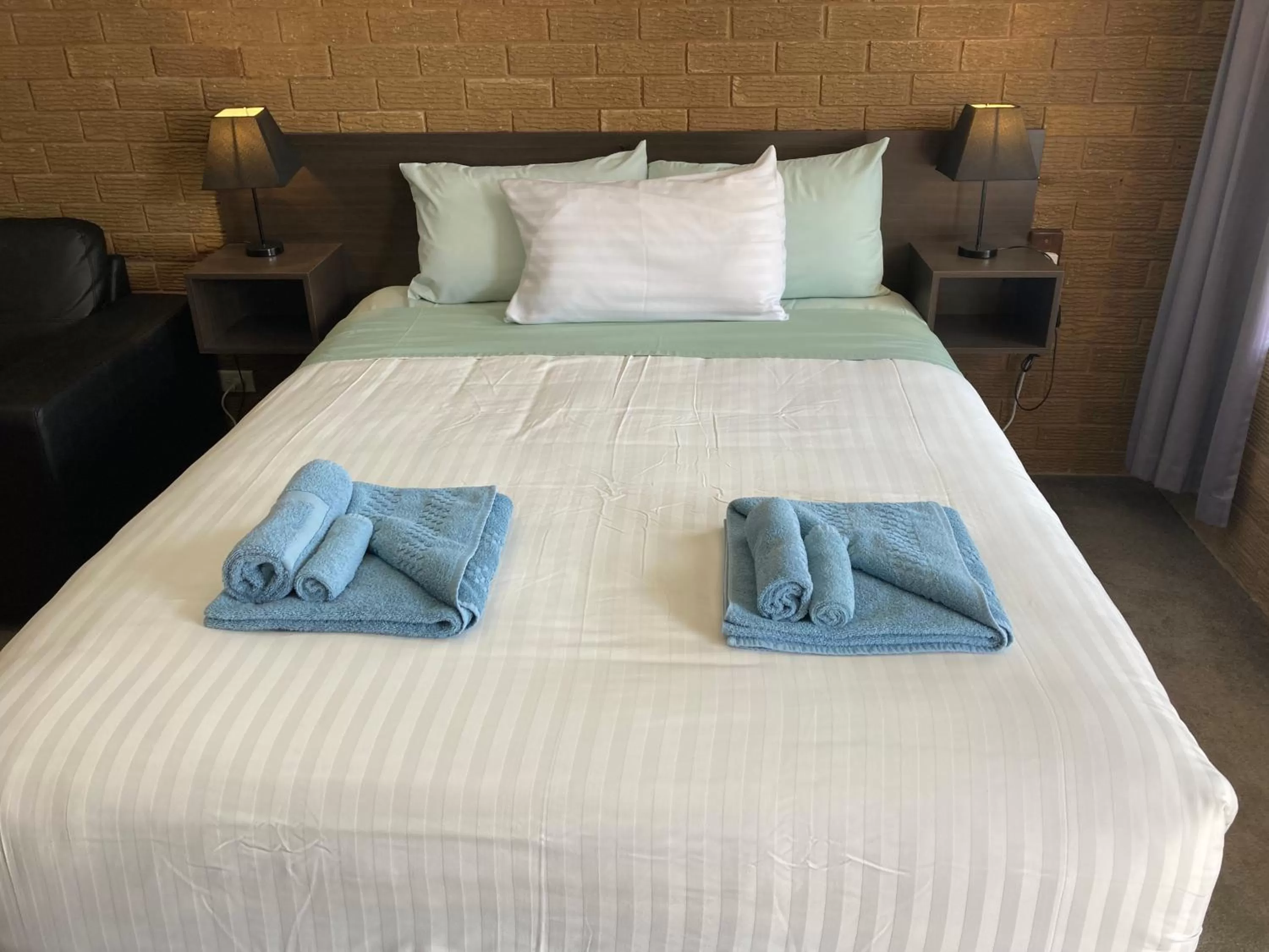 Superior Queen Room in Camellia Motel