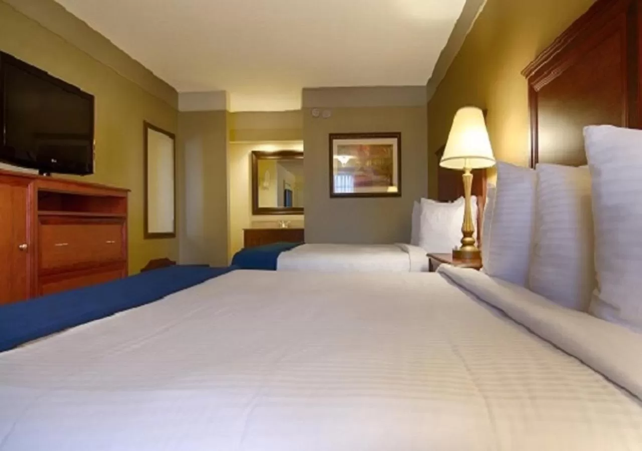 Queen Room with Two Queen Beds in The Smoke House Lodge