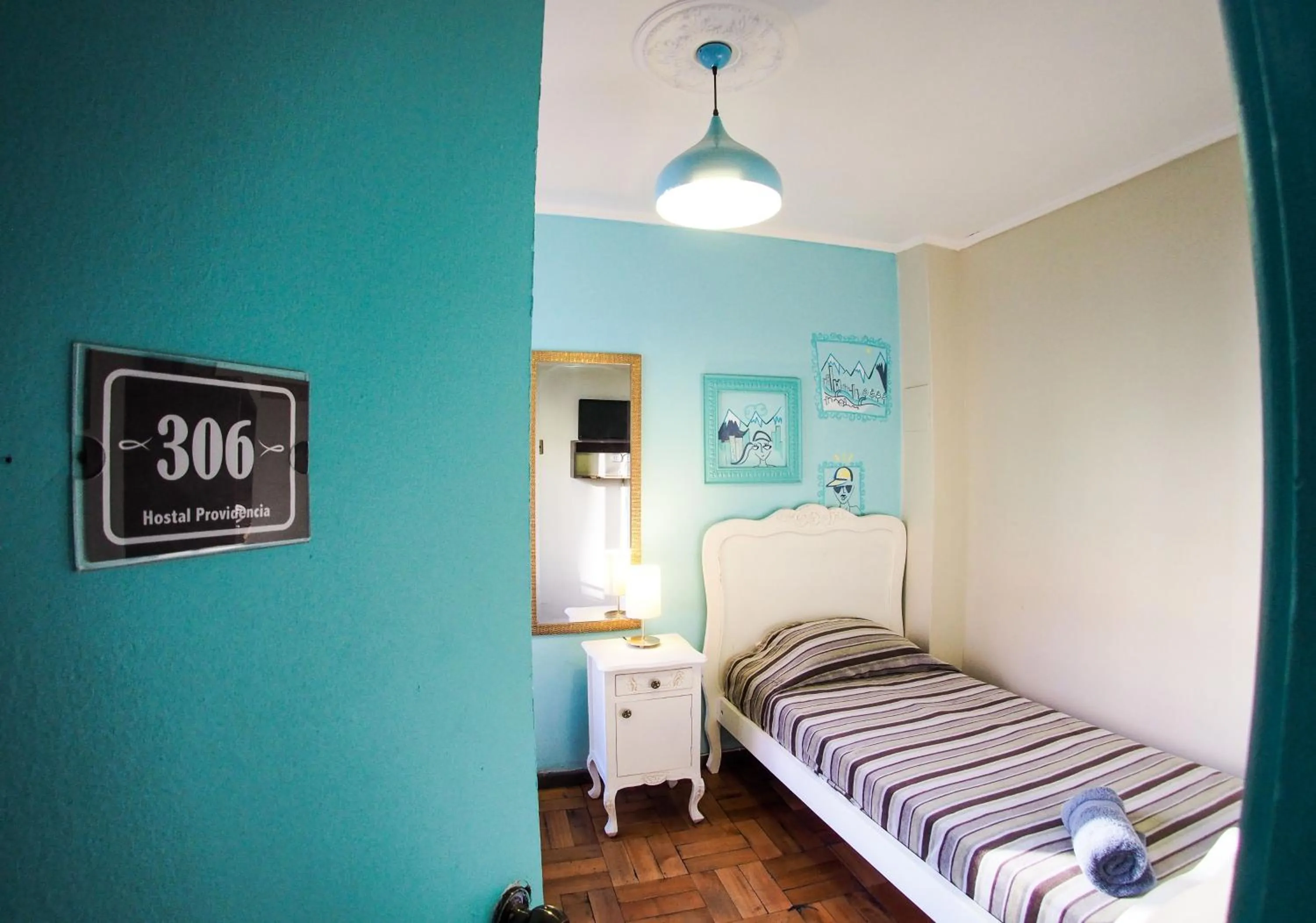 Single Room with Shared Bathroom in Hostal Providencia