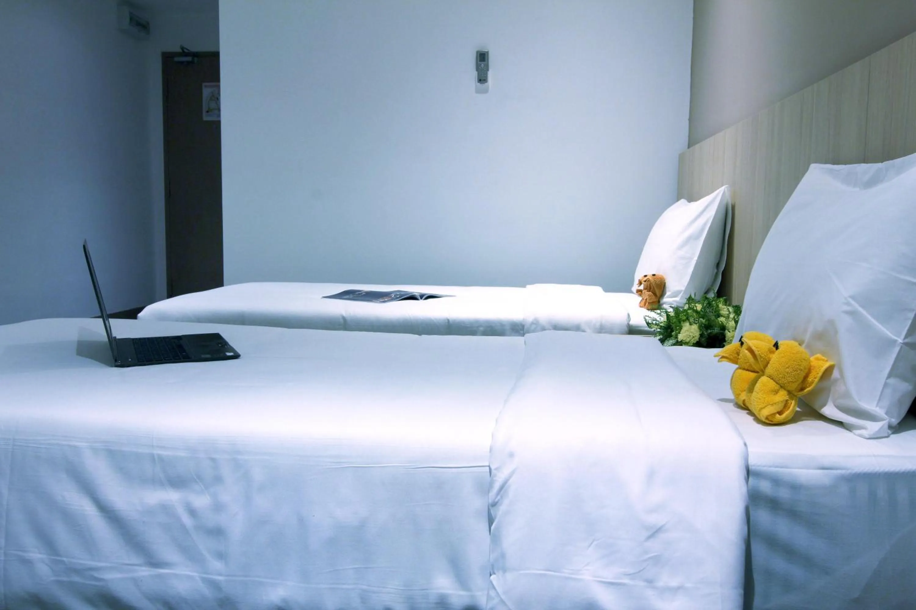 Superior Twin Room in Pacific Express Hotel Chinatown