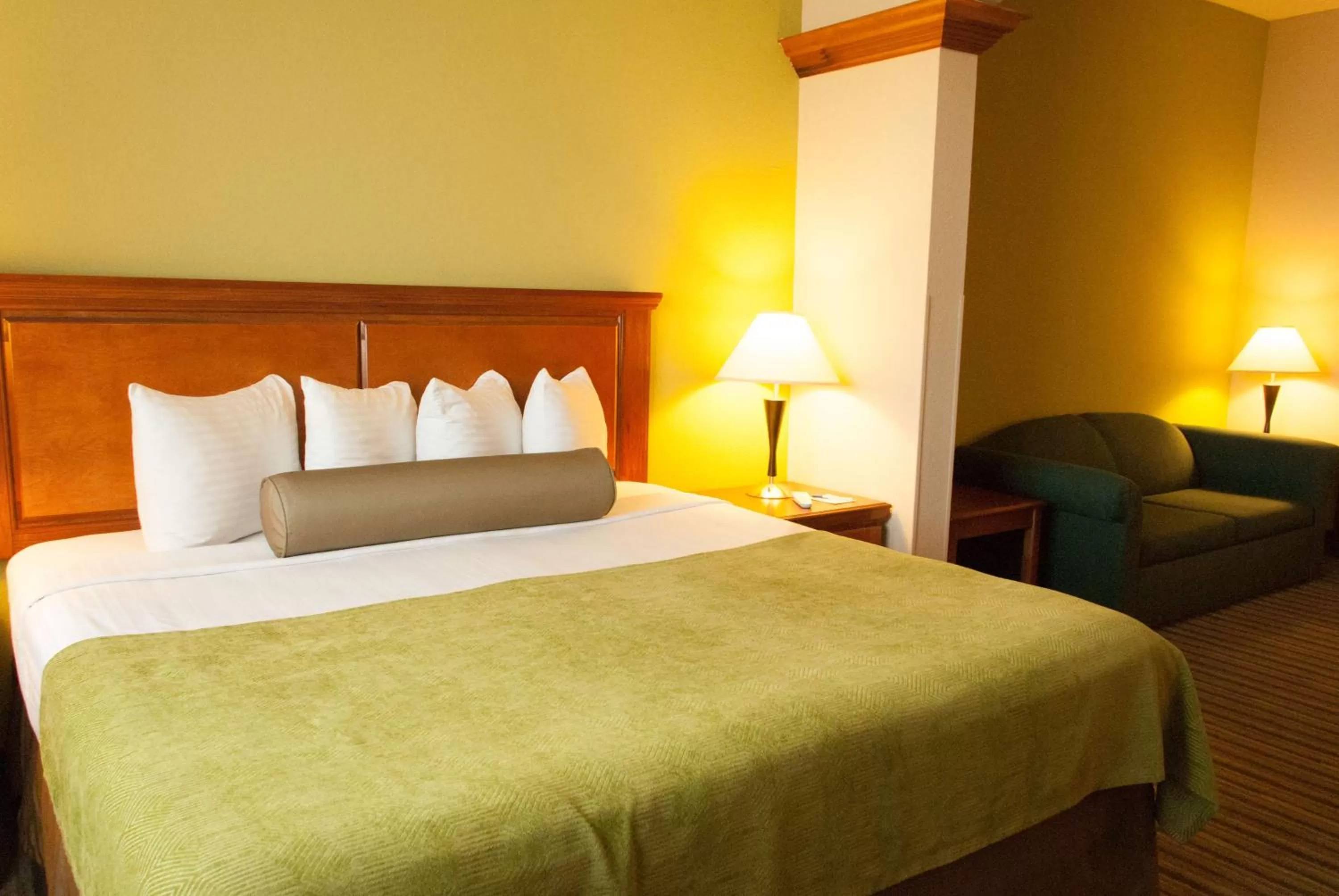 King Suite with Kitchenette - Non-Smoking in Best Western Plus Miami-Doral/Dolphin Mall