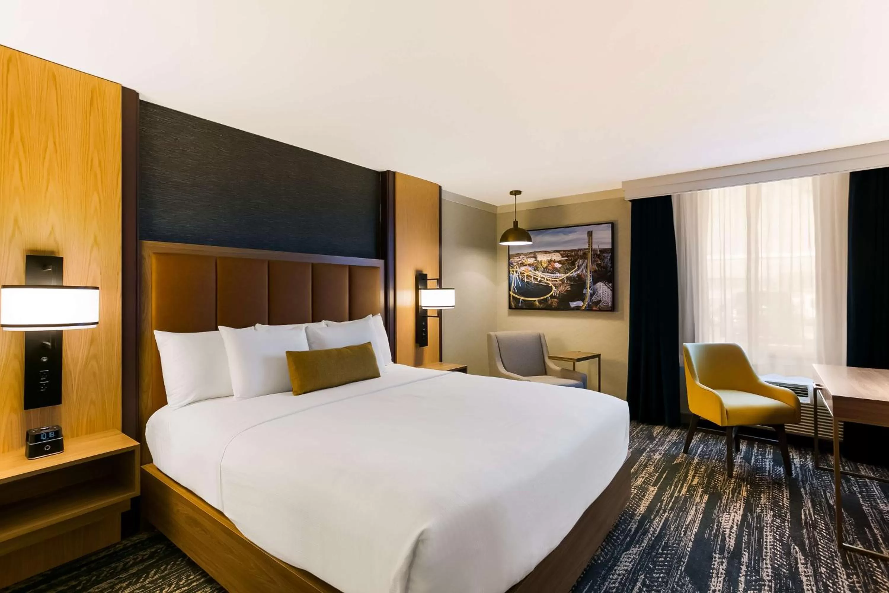 King Room with Mobility Accessible Roll-In Shower in Best Western Premier the Central Hotel & Conference Center