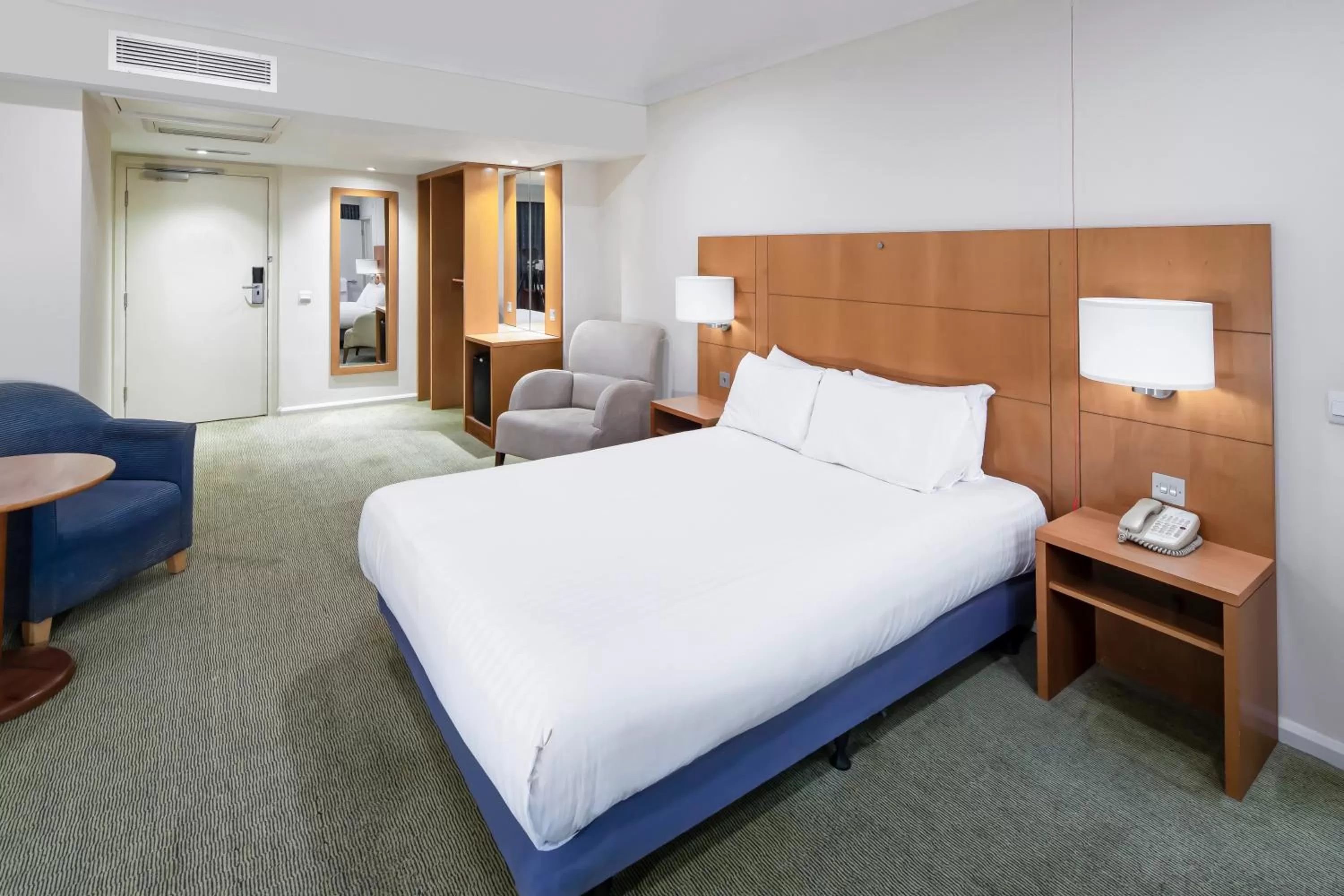 Standard Queen Room - Disability Access in Holiday Inn Hull Marina by IHG