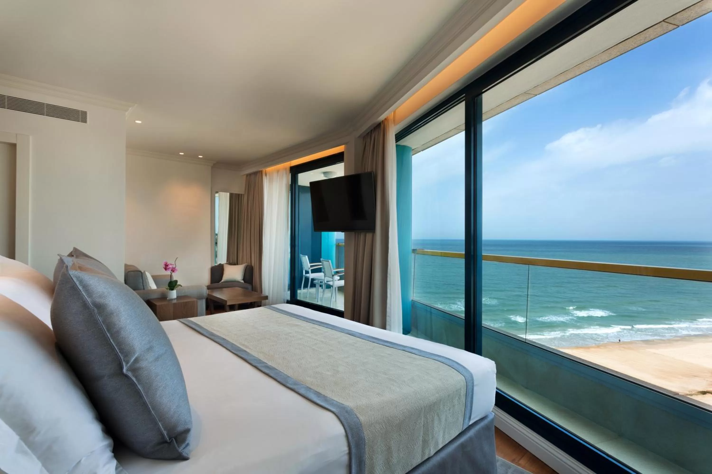 Junior Deluxe Room - single occupancy in Herbert Samuel Okeanos Suites Herzilya