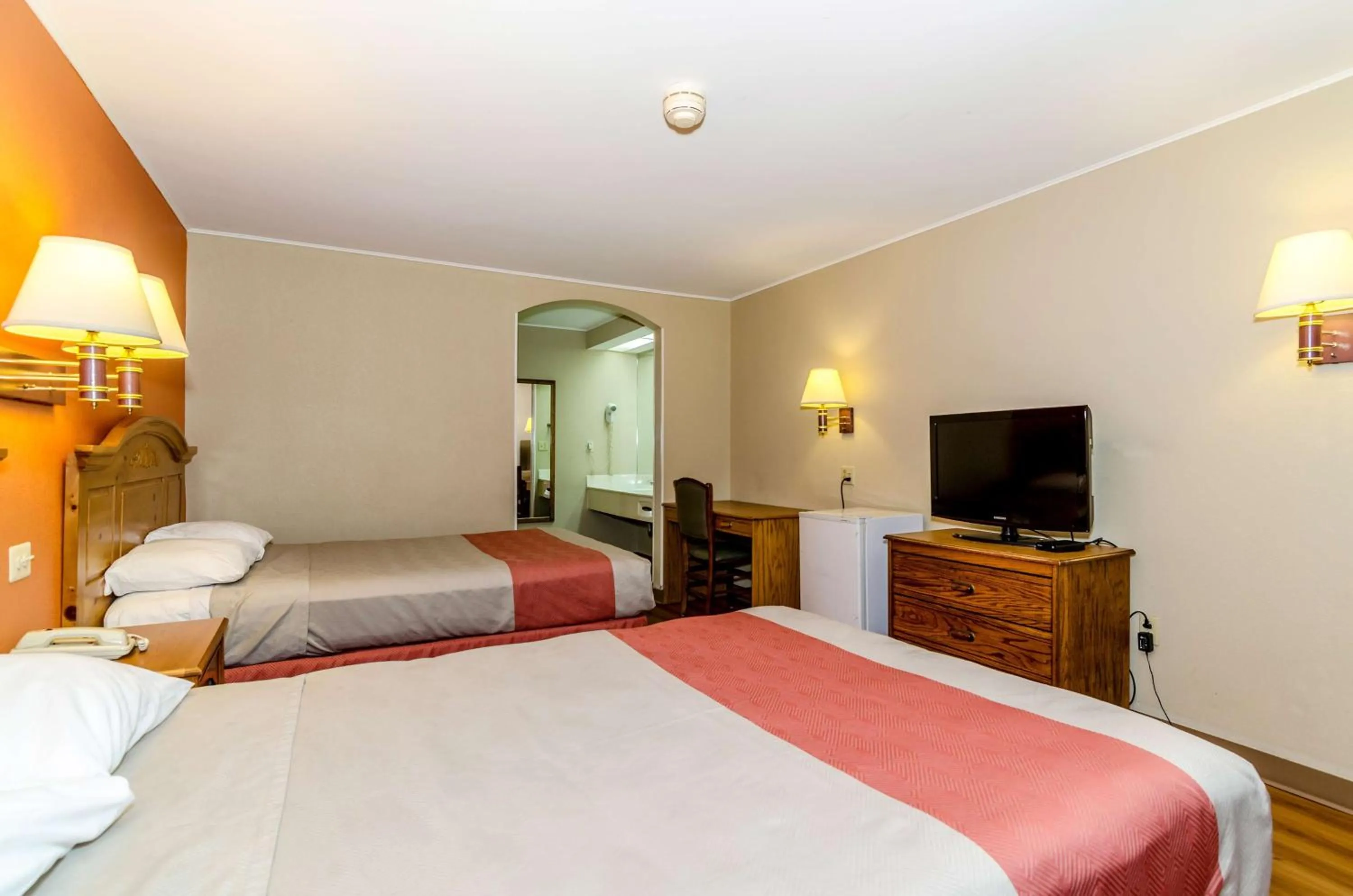 Quadruple Room - Non-Smoking in Motel 6-Newark, DE