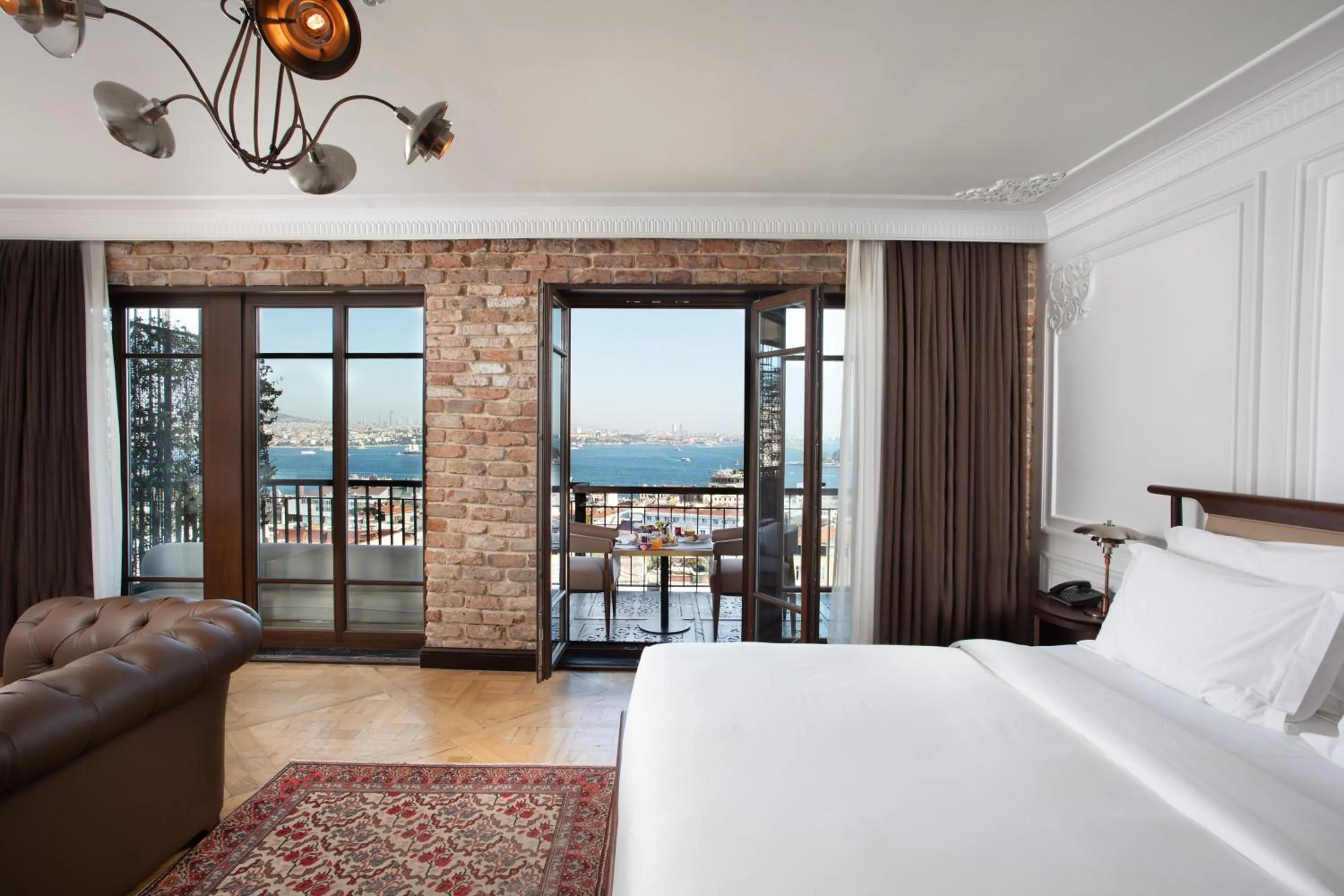 Panorama Sea View with Balcony in Georges Hotel Galata