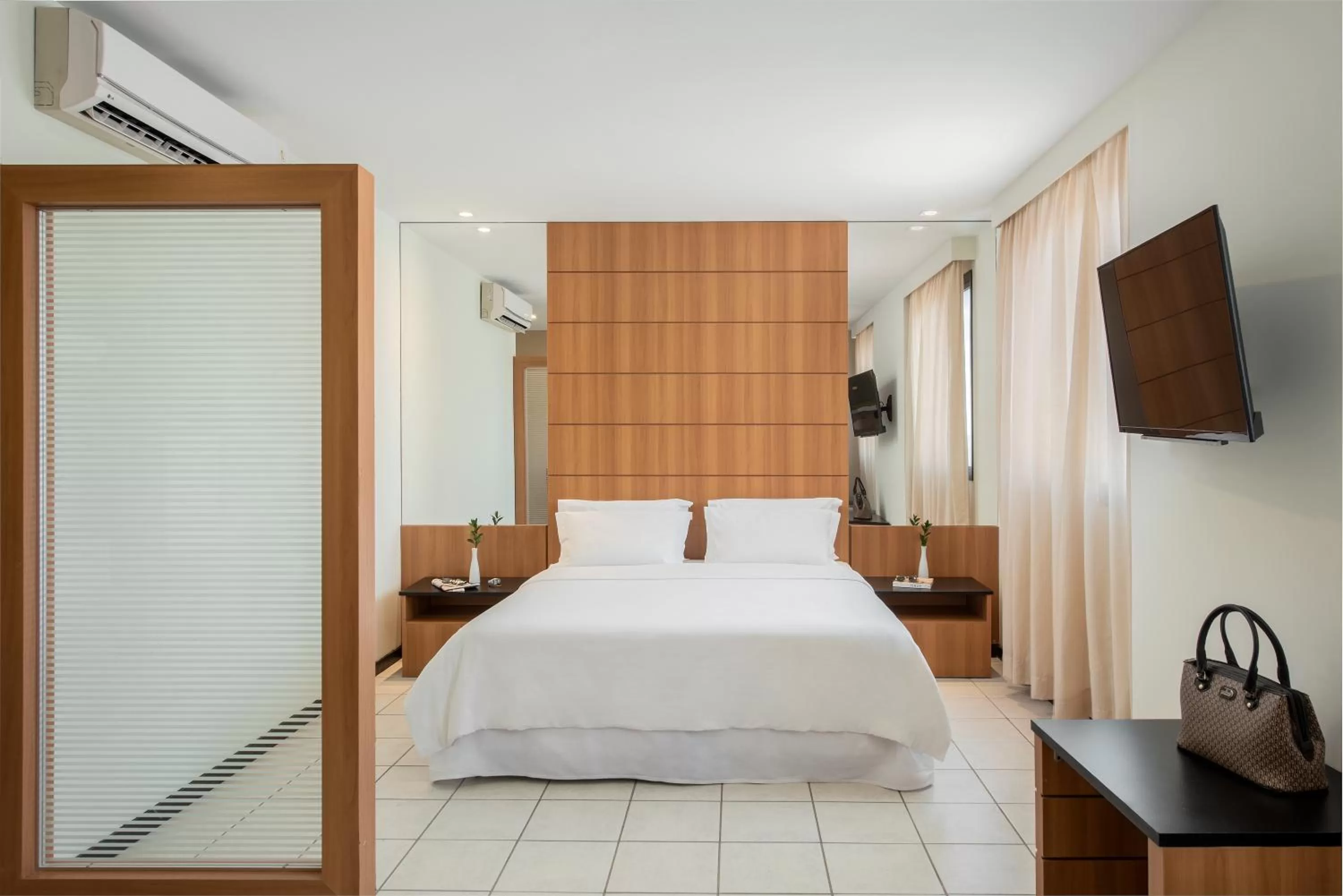 Standard Double - single occupancy - 1 Queen Bed in Intercity Cuiabá