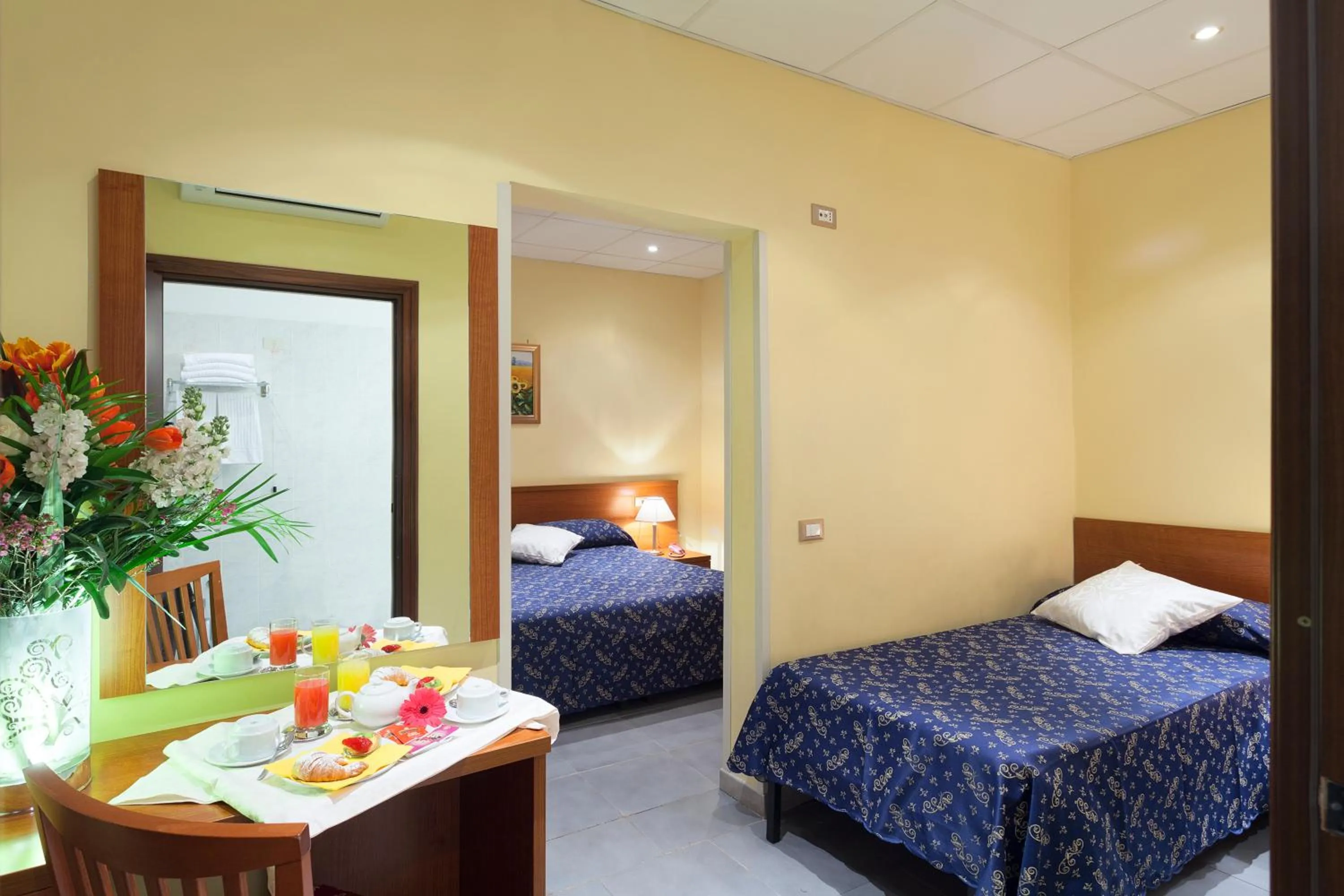 Quintuple Room (5 Adults) in Hotel Oriente