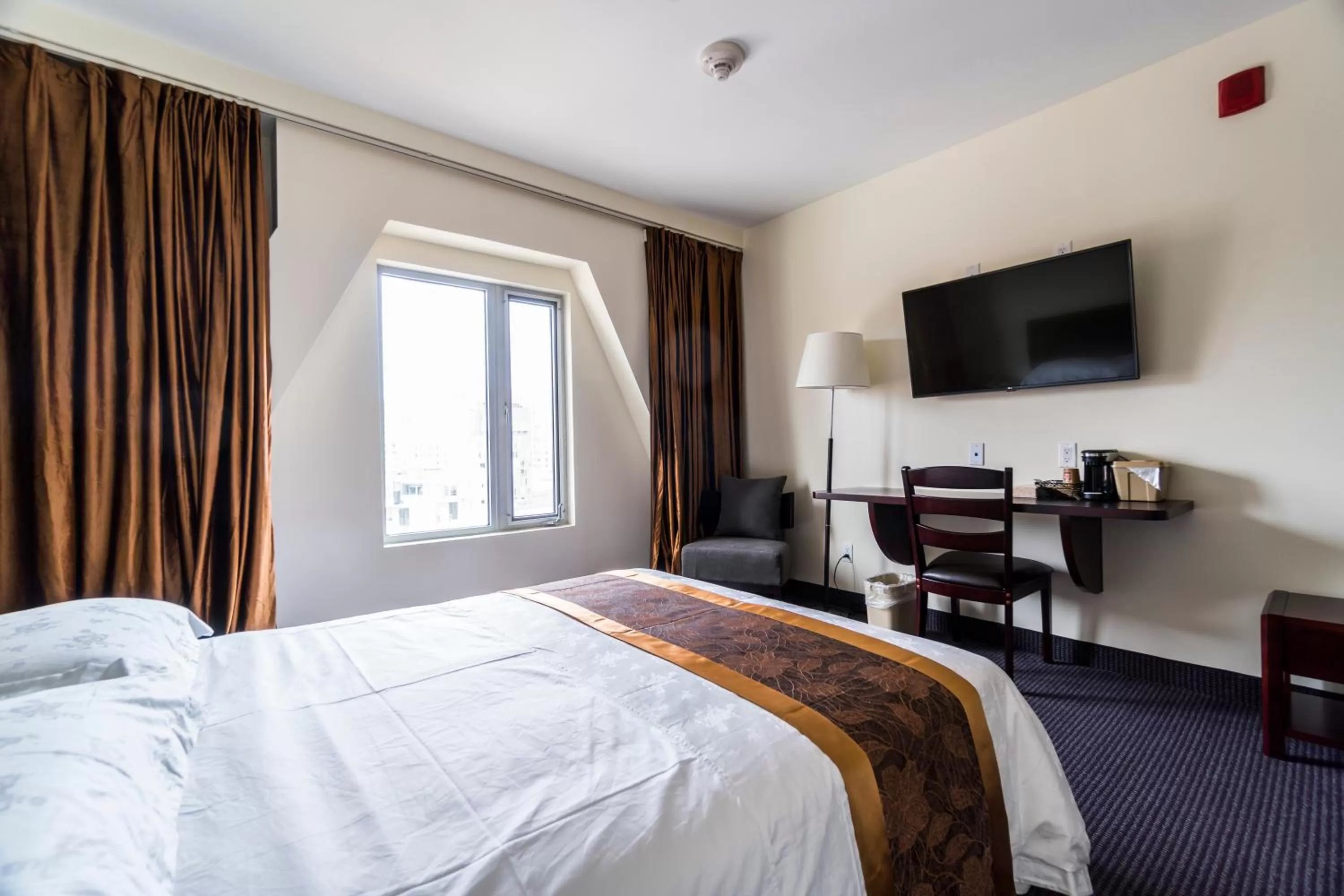 Standard Queen Room in John Hotel