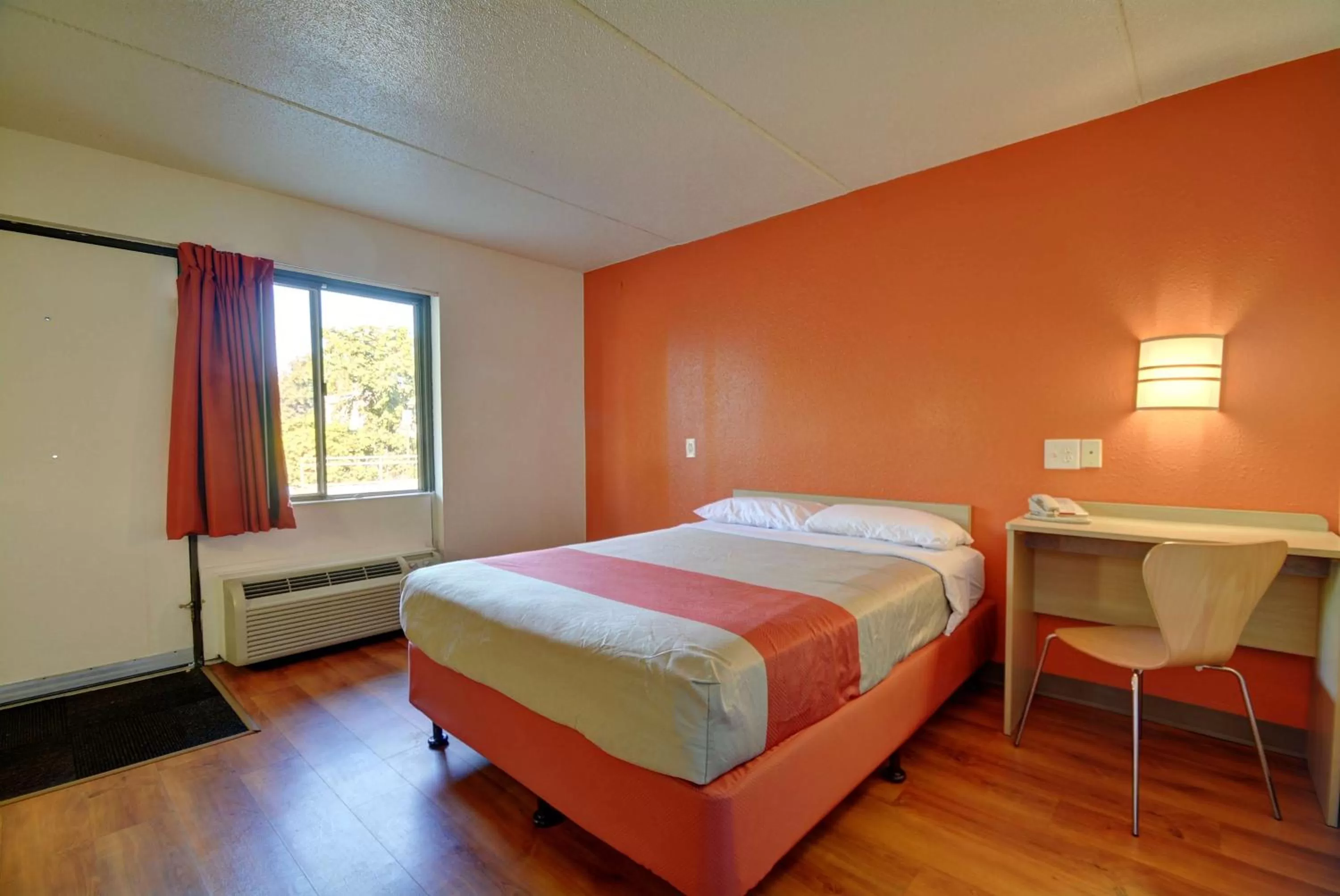 Queen Room in Motel 6-Chicopee, MA - Springfield