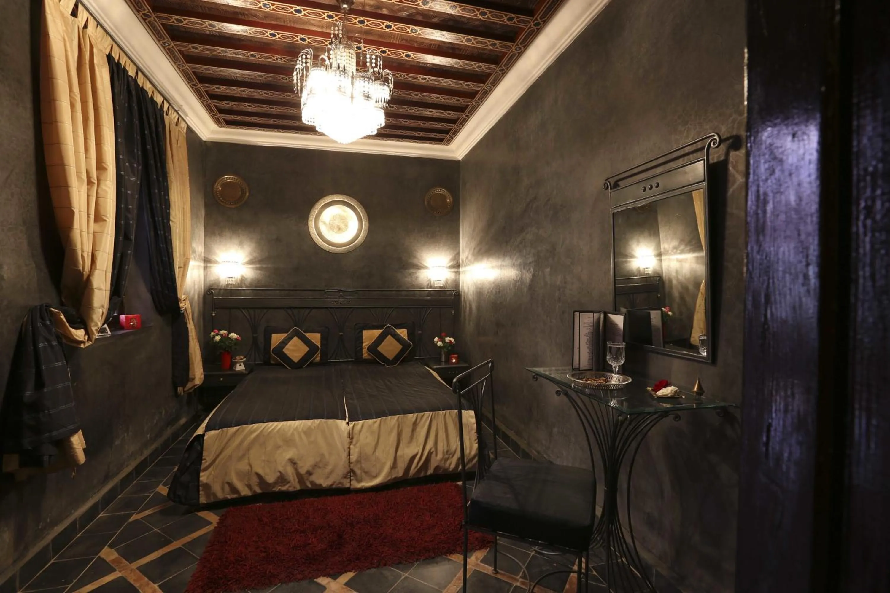Yasmina - Double/Twin Room in Riad Mille Et Une Nuits