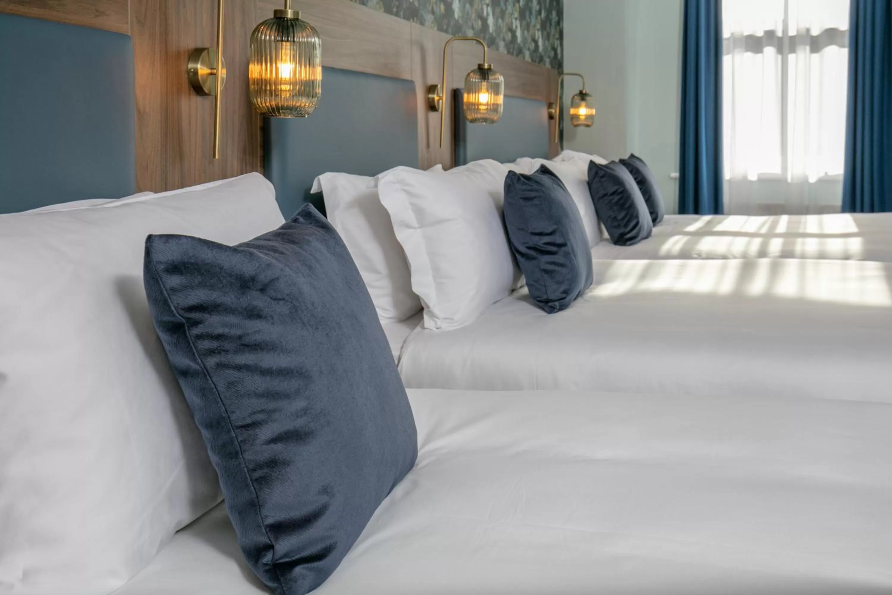 Family Room with One King Bed and Two Single Beds - Non-Smoking in Best Western Hotel 99