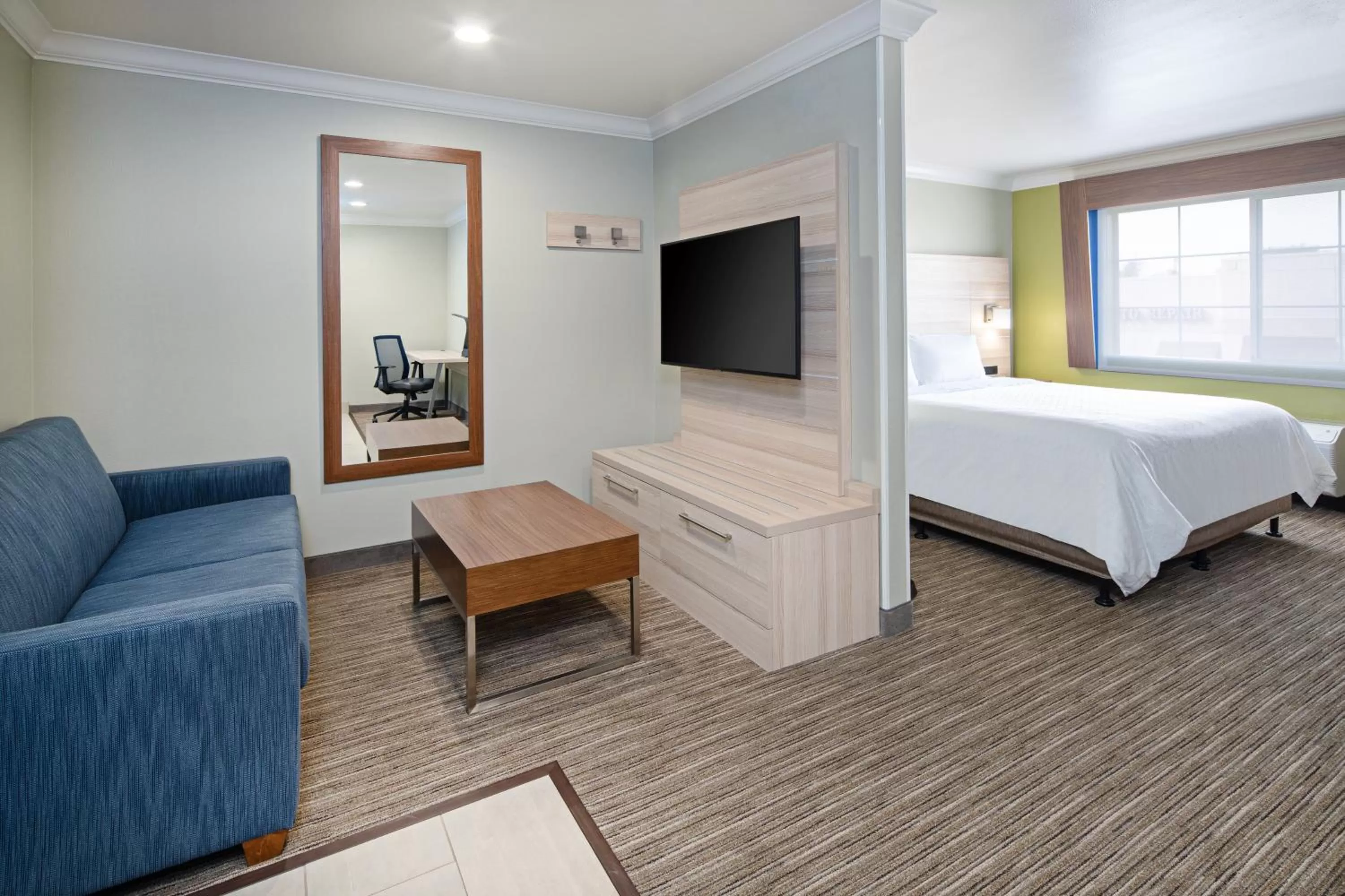 One-Bedroom King Suite with Sofa Bed in Holiday Inn Express & Suites Watsonville by IHG