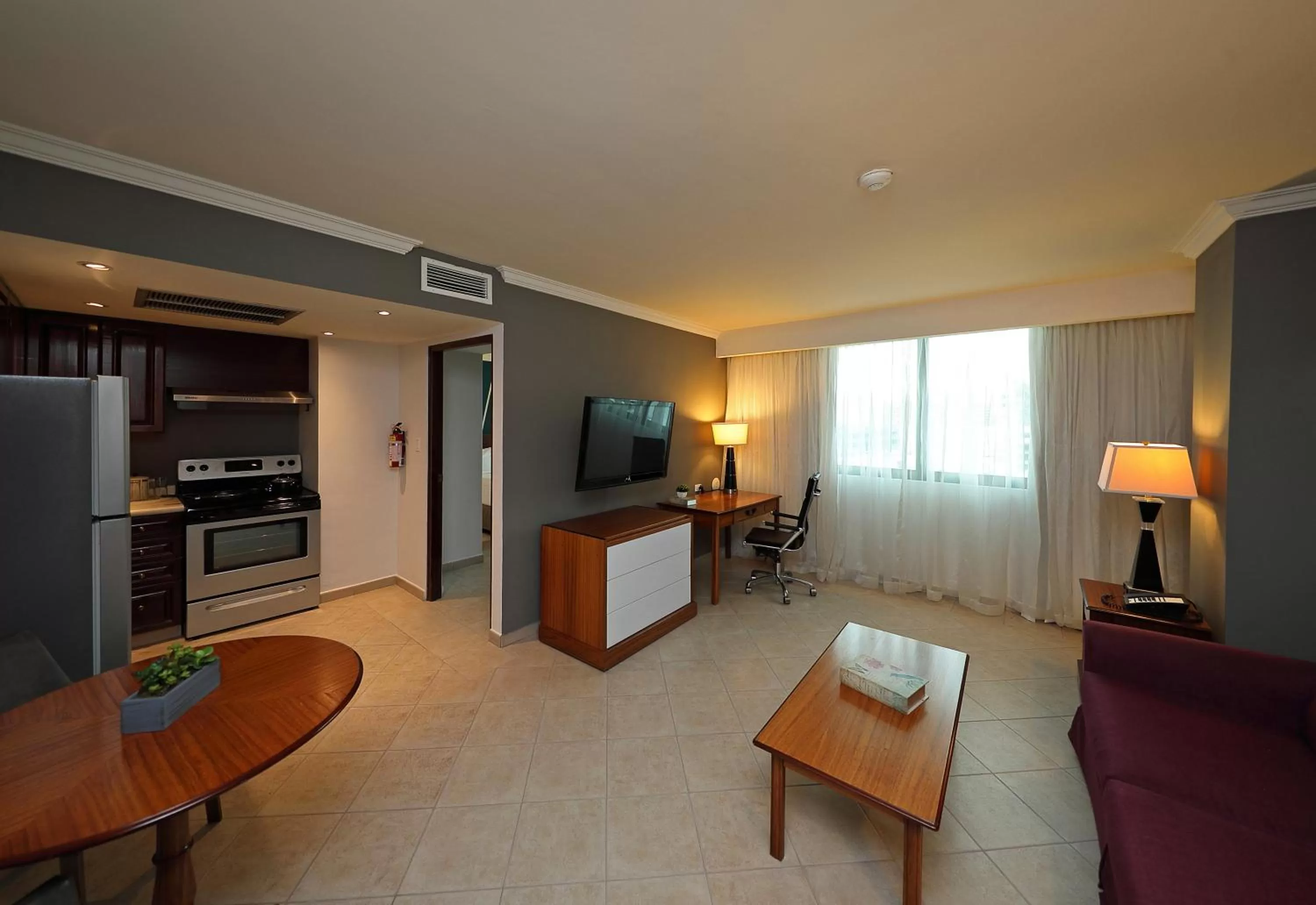 One-Bedroom King Suite in Crowne Plaza Panama by IHG