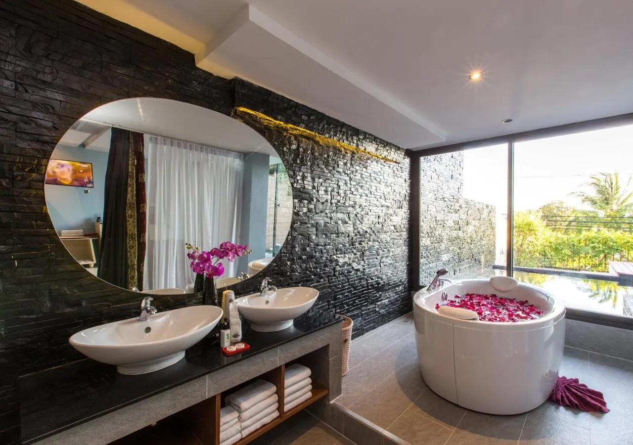 Superior Jacuzzi Suite in IndoChine Resort and Villas