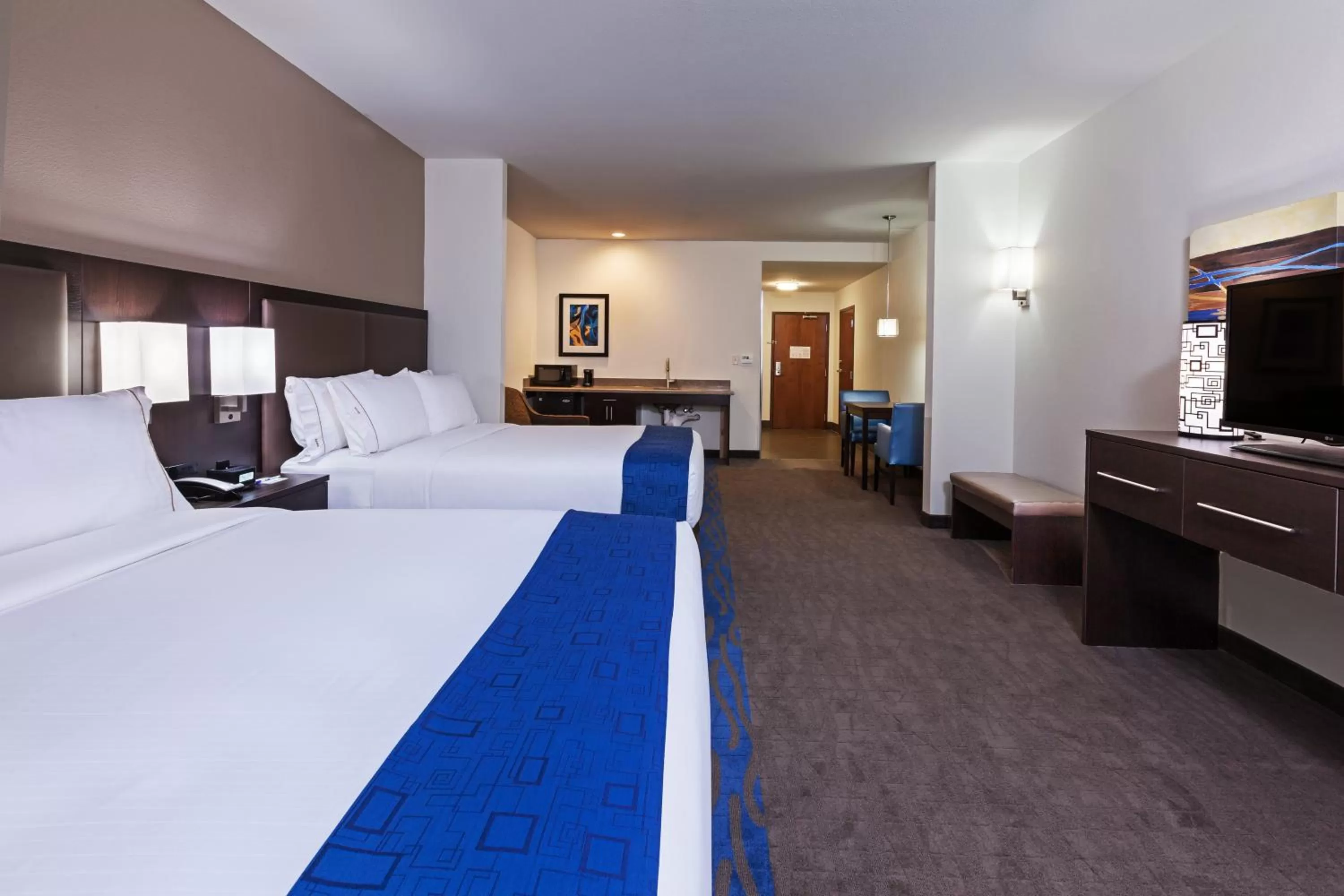 Queen Suite with Two Queen Beds in Holiday Inn Express & Suites Glenpool by IHG