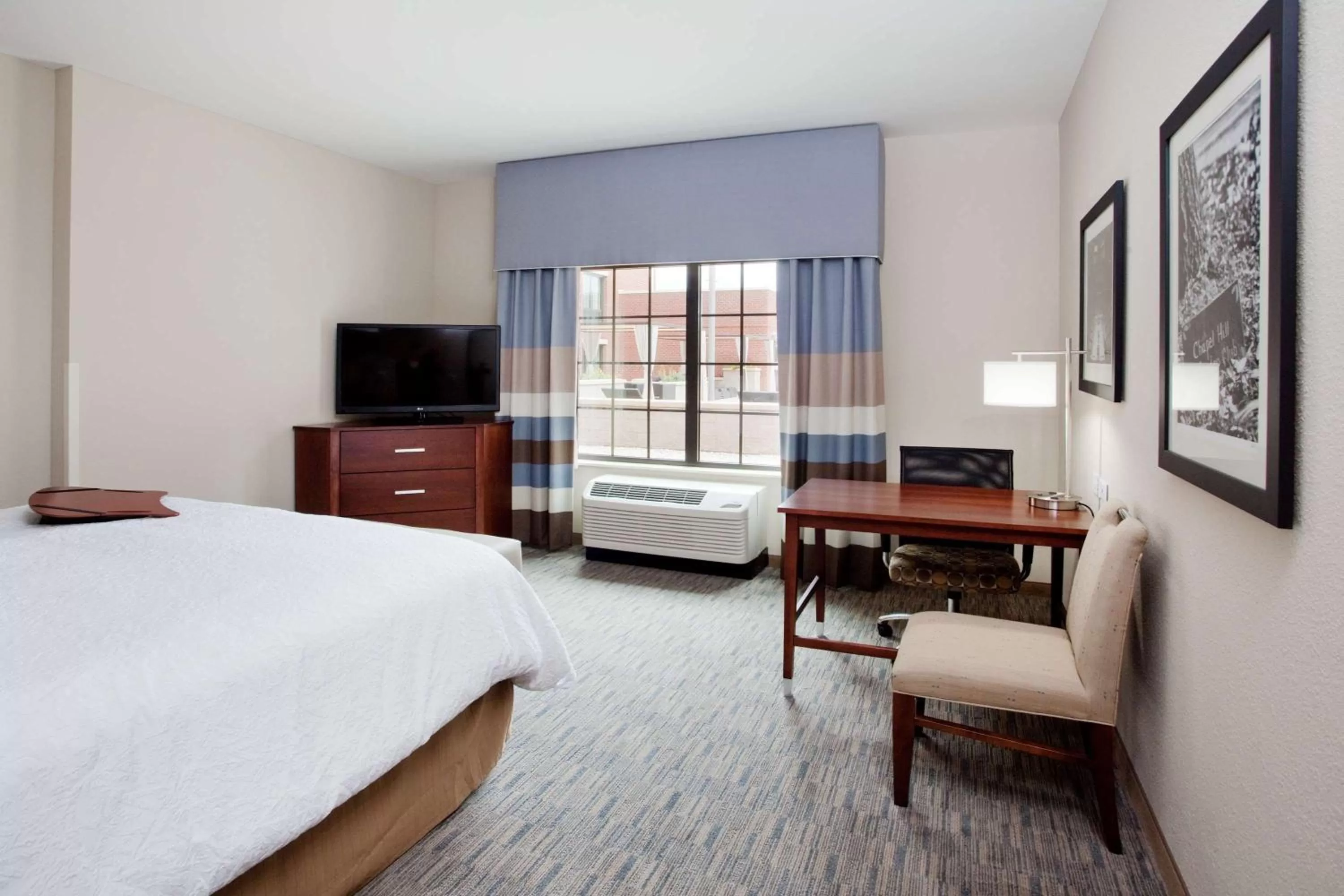 King Room with Bath Tub - Disability Access and Hearing Accessible/Non-Smoking in Hampton Inn & Suites Chapel Hill/Carrboro