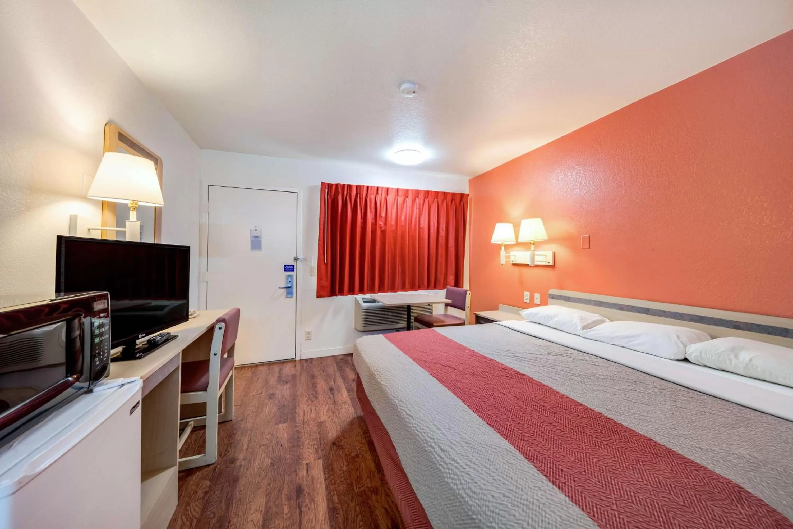 Deluxe Quadruple Room - single occupancy - Non-Smoking in Motel 6-Greenville, TX