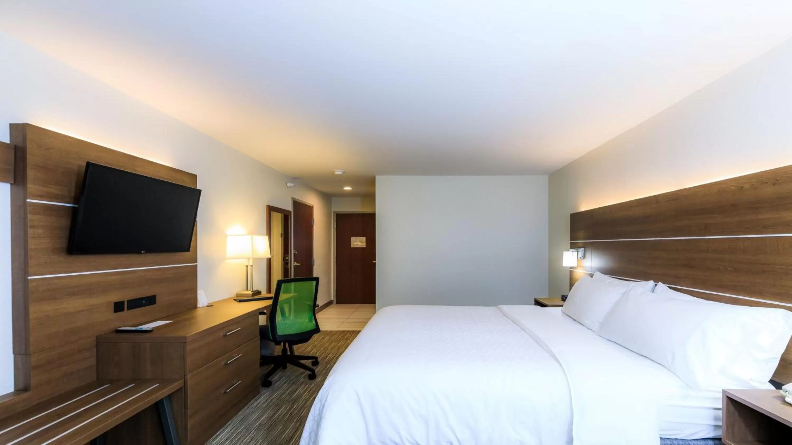 Standard King Room with Extra Floor Space in Holiday Inn Express Osage Beach - Lake of the Ozarks by IHG