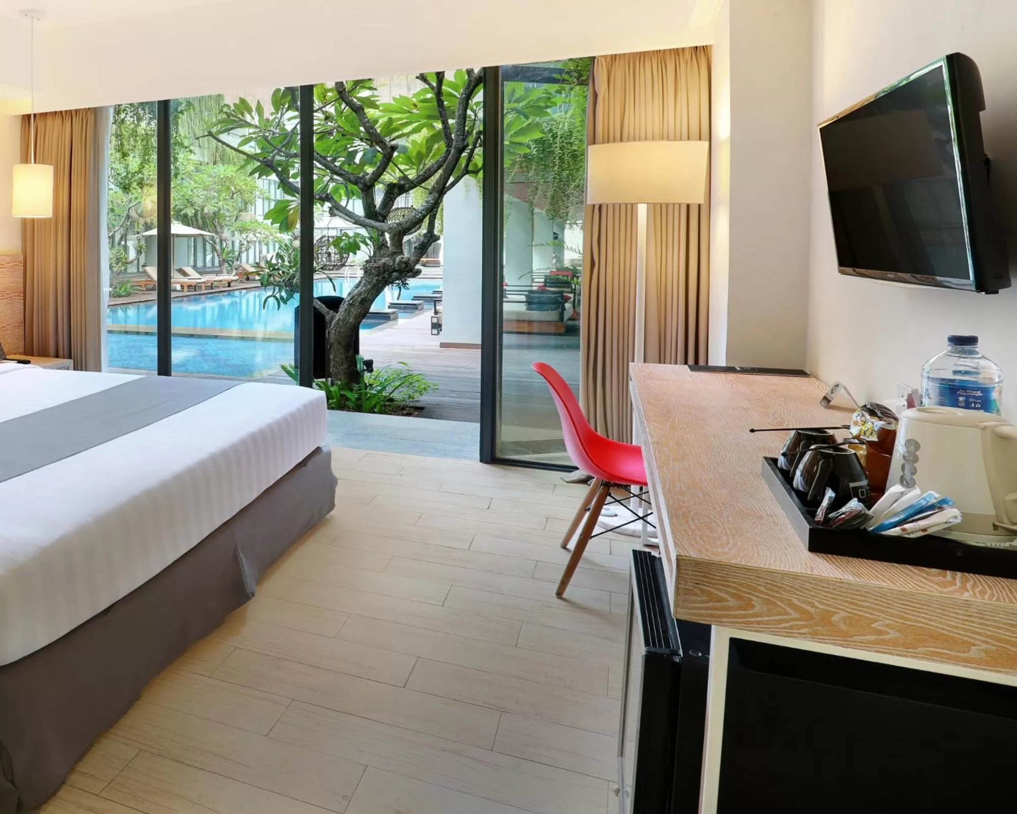 Deluxe Pool Access in Hotel NEO+ Kuta Legian by ASTON