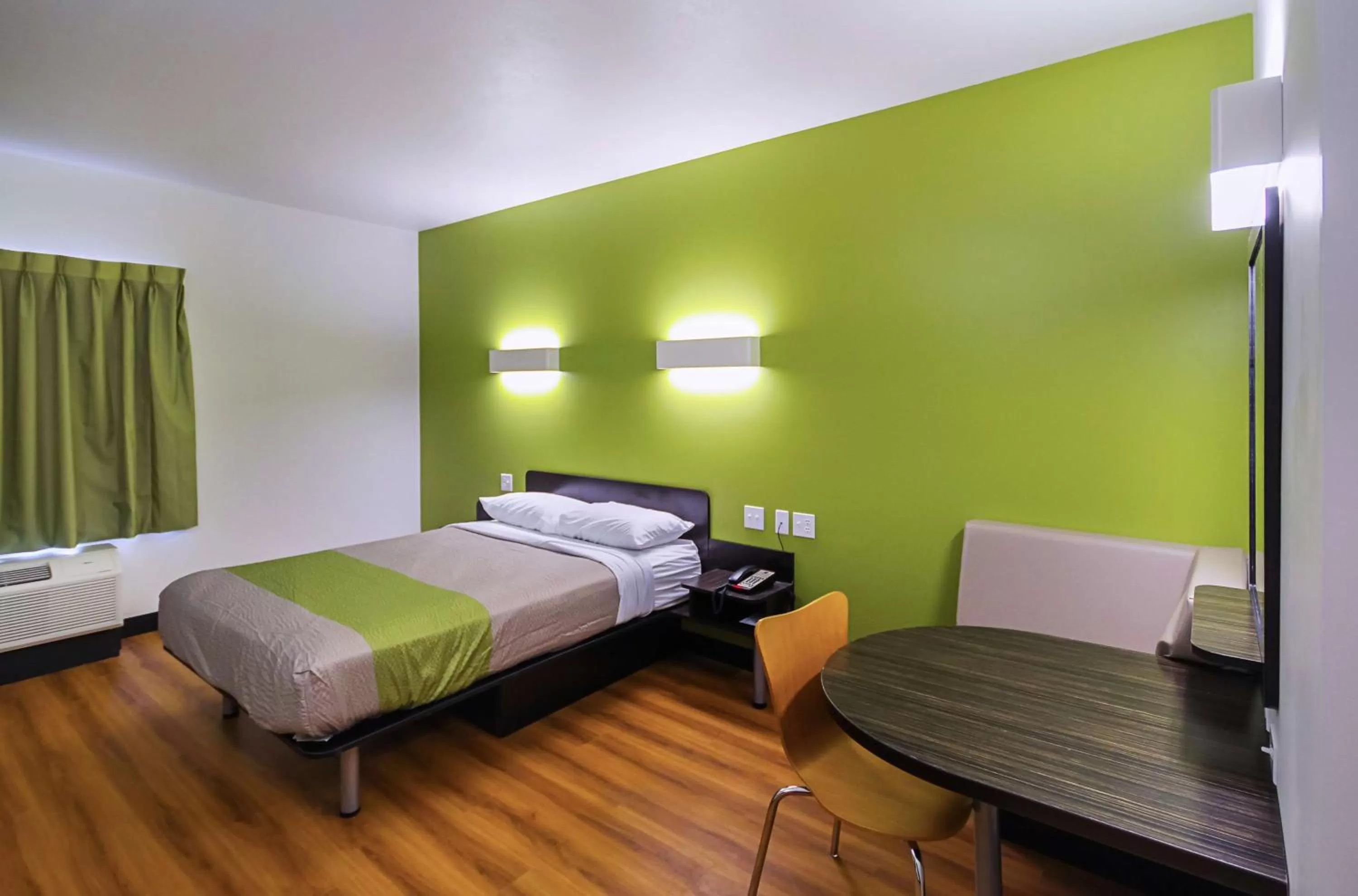 Deluxe Queen Room - Non-Smoking in Motel 6-South Bend, IN - Mishawaka