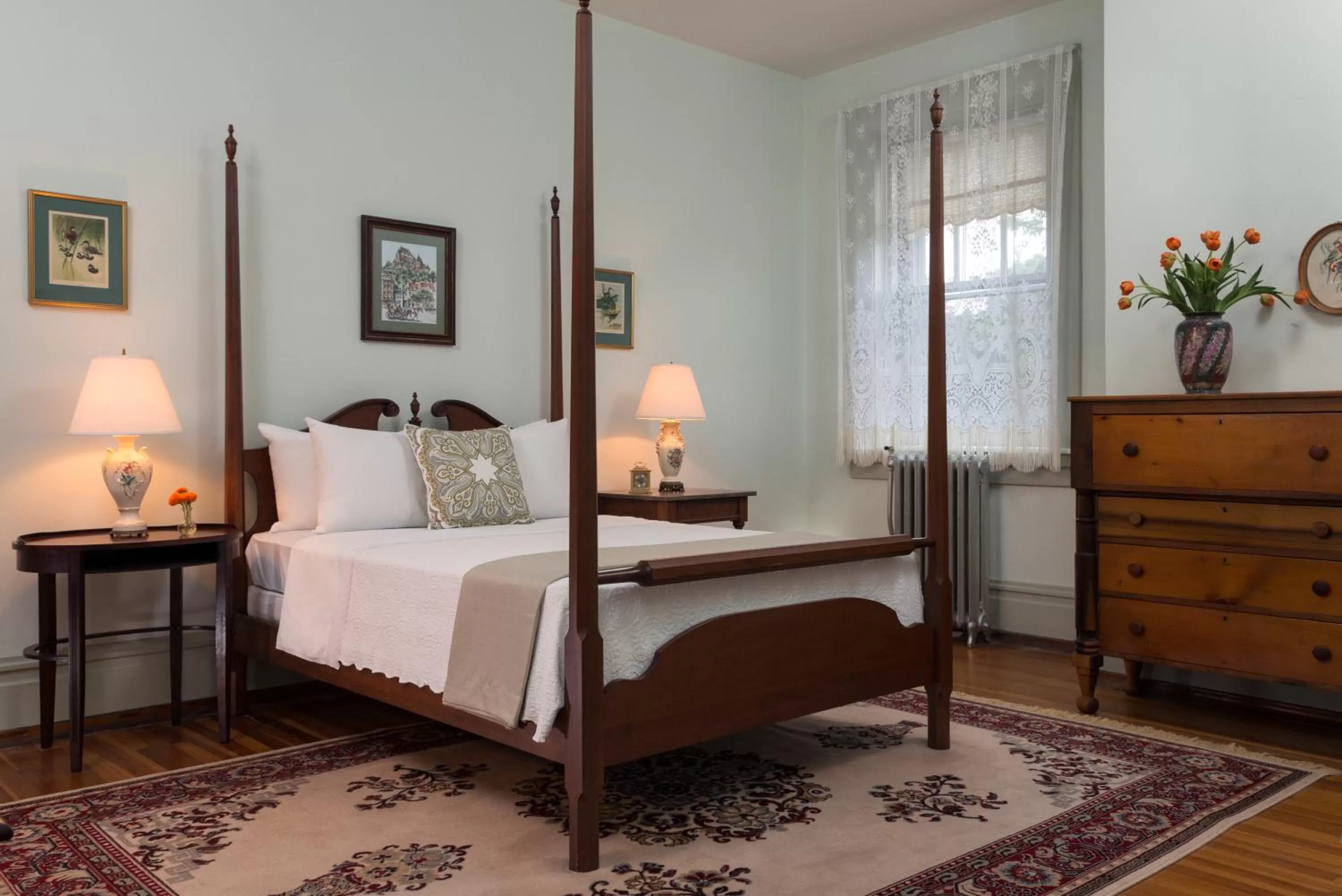 Deluxe Queen Room in Mercersburg Inn