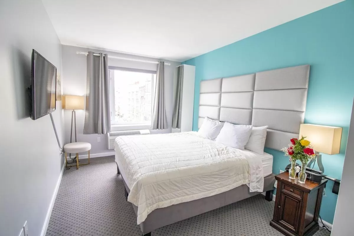 Deluxe King Room in Canal Loft Hotel