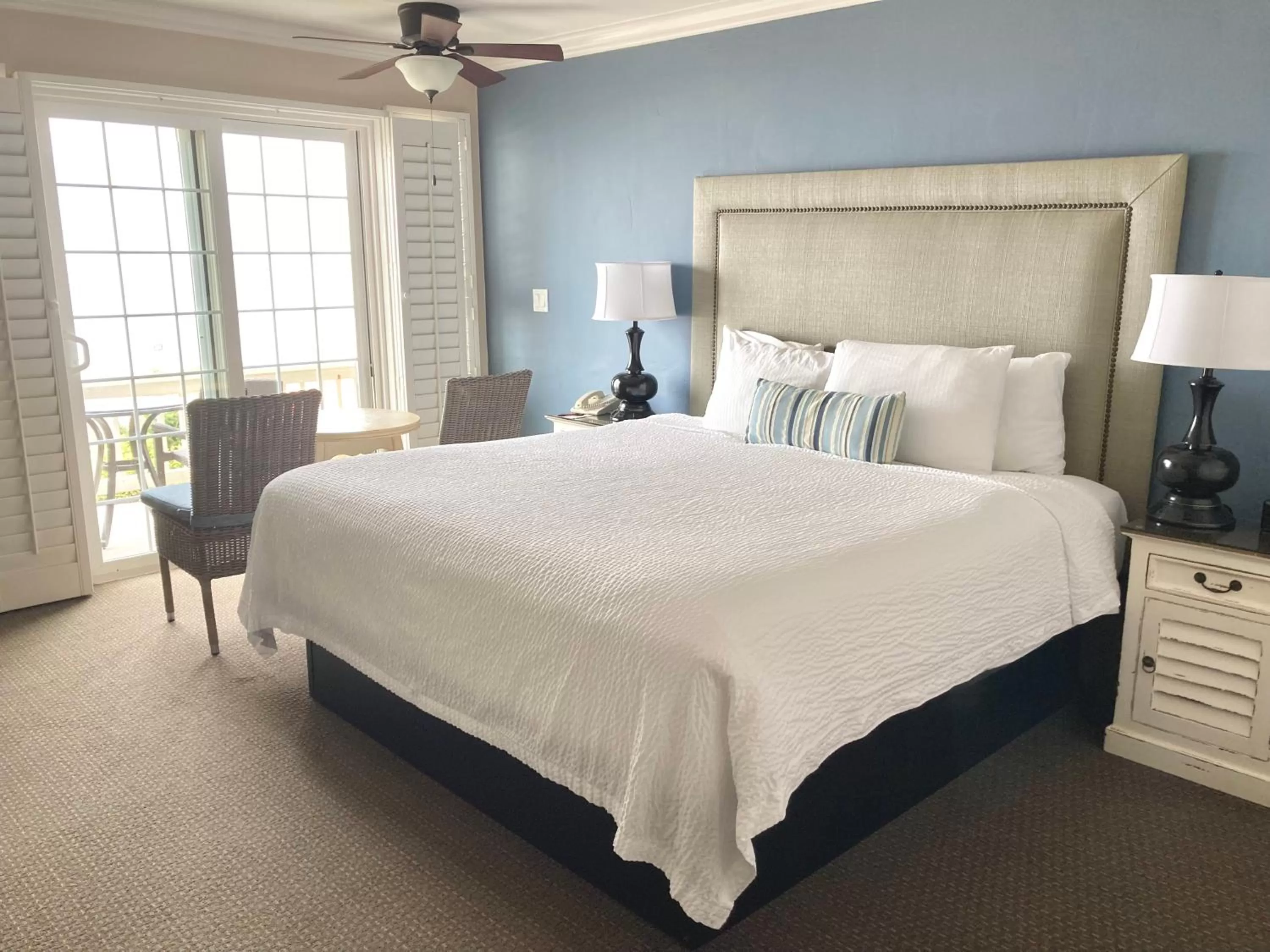  King Room Ocean View with Patio in Sand Pebbles Inn