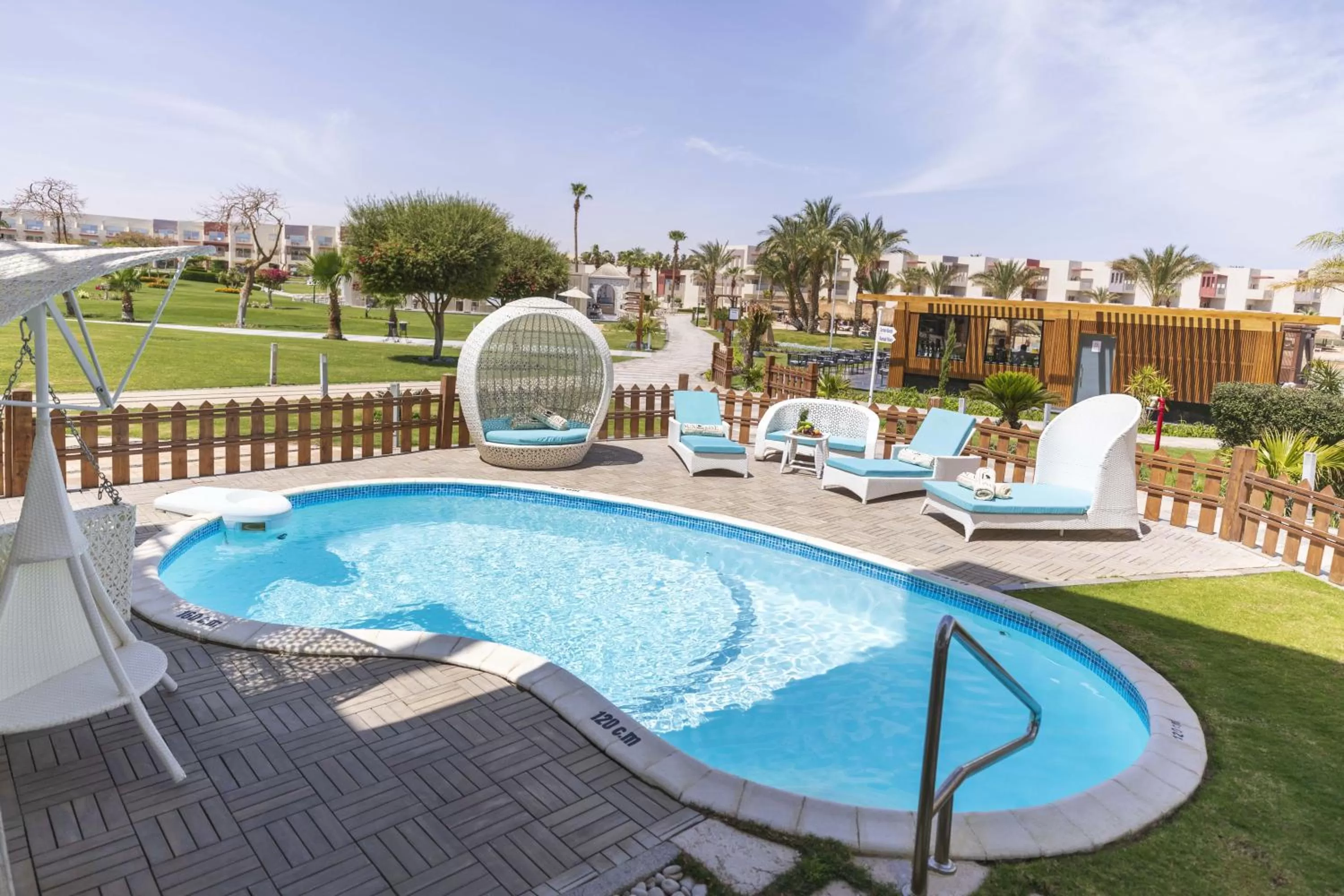 Royal Suite- Posh Club in Sunrise Crystal Bay Resort -Grand Select