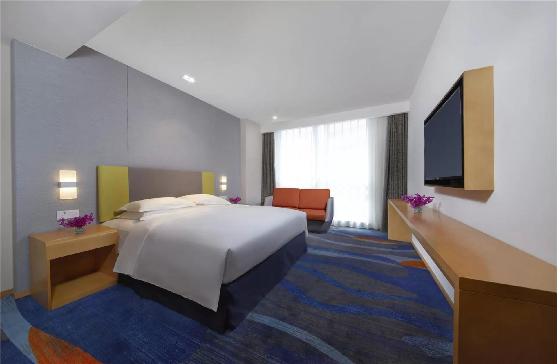 Standard King Room with City View in Holiday Inn Express Zhengzhou Zhengdong by IHG