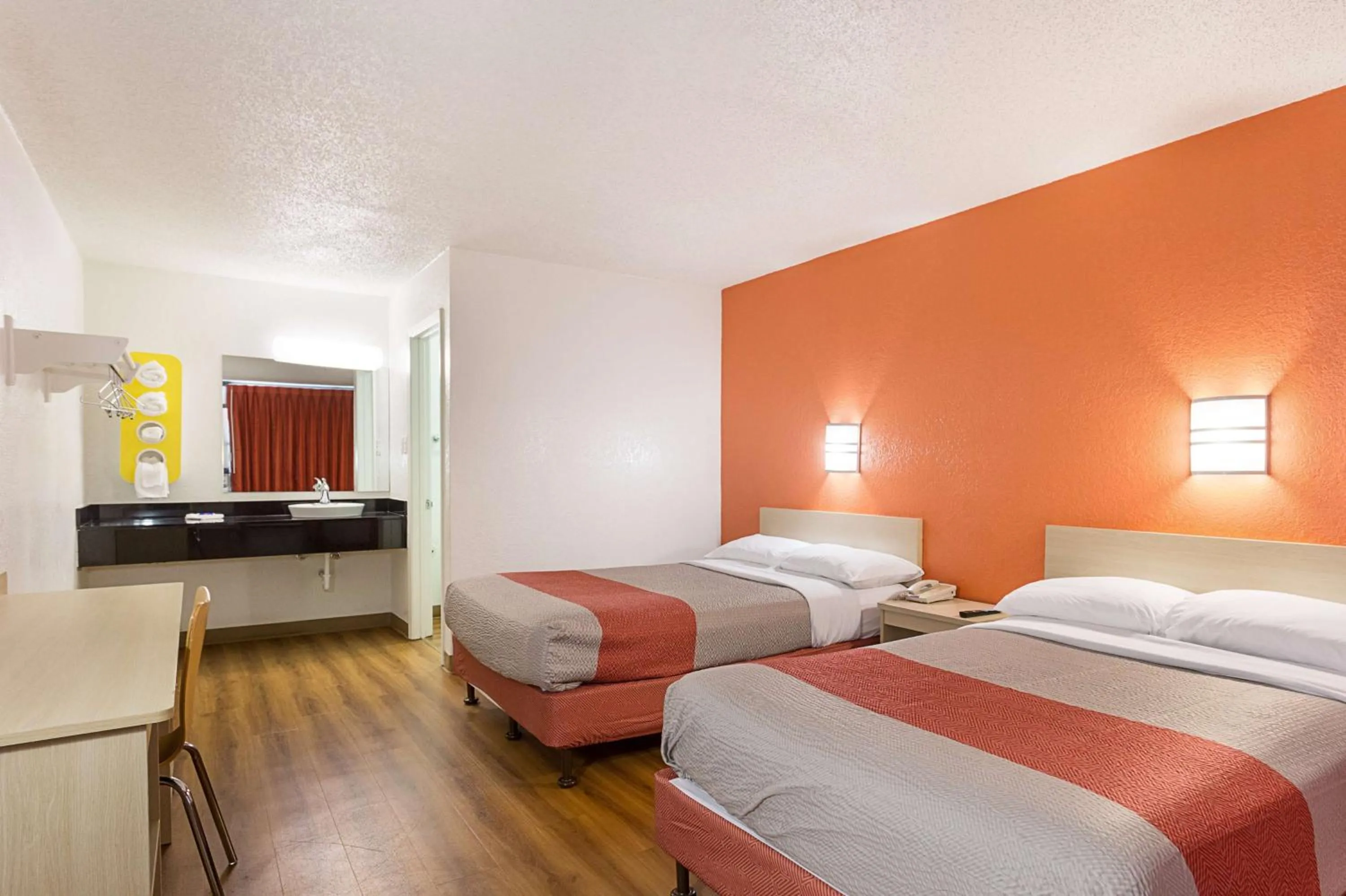 Quadruple Room - Disability Access in Motel 6 Baton Rouge Southeast