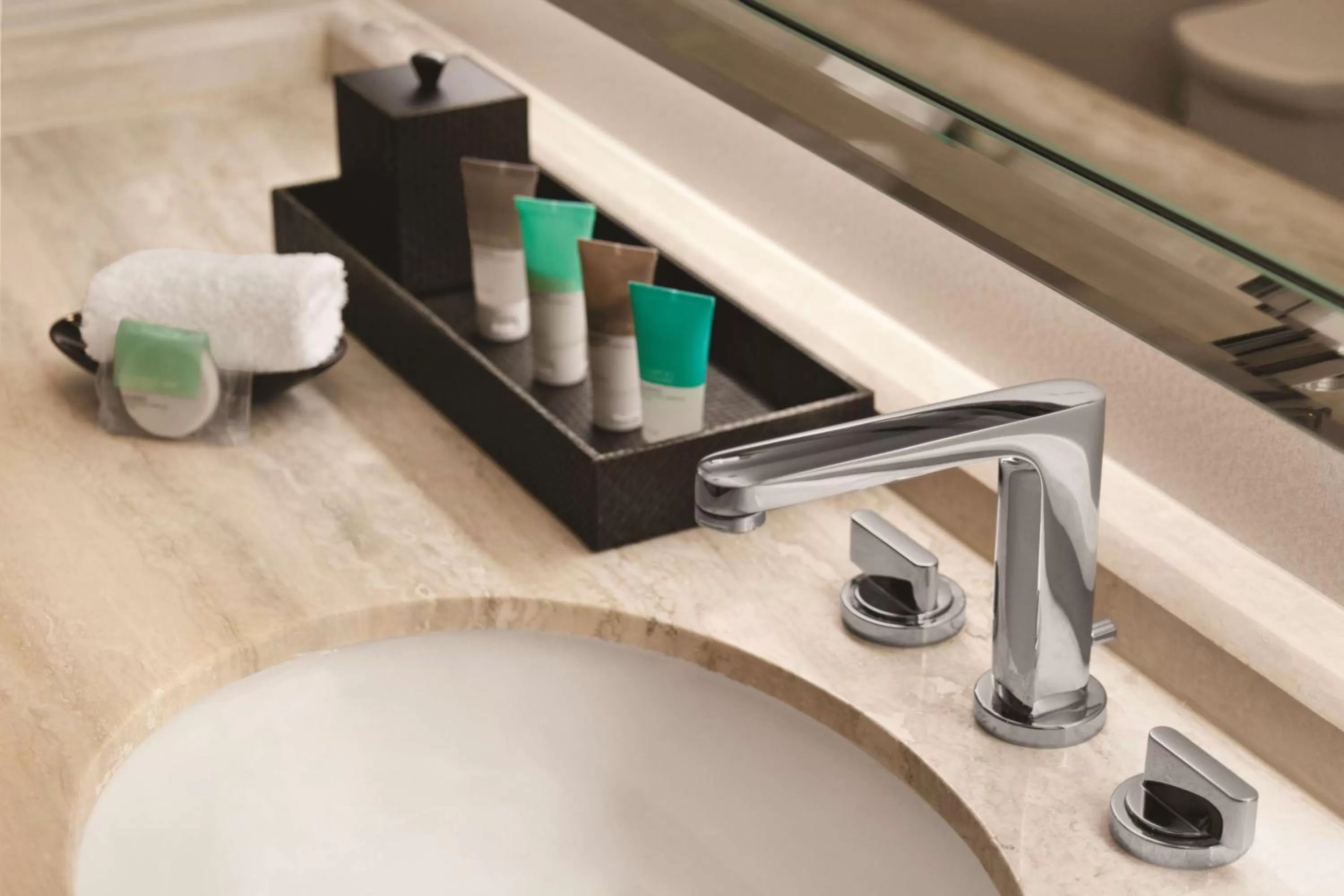 Queen Room with Two Queen Beds in Hyatt Regency Birmingham - The Wynfrey Hotel