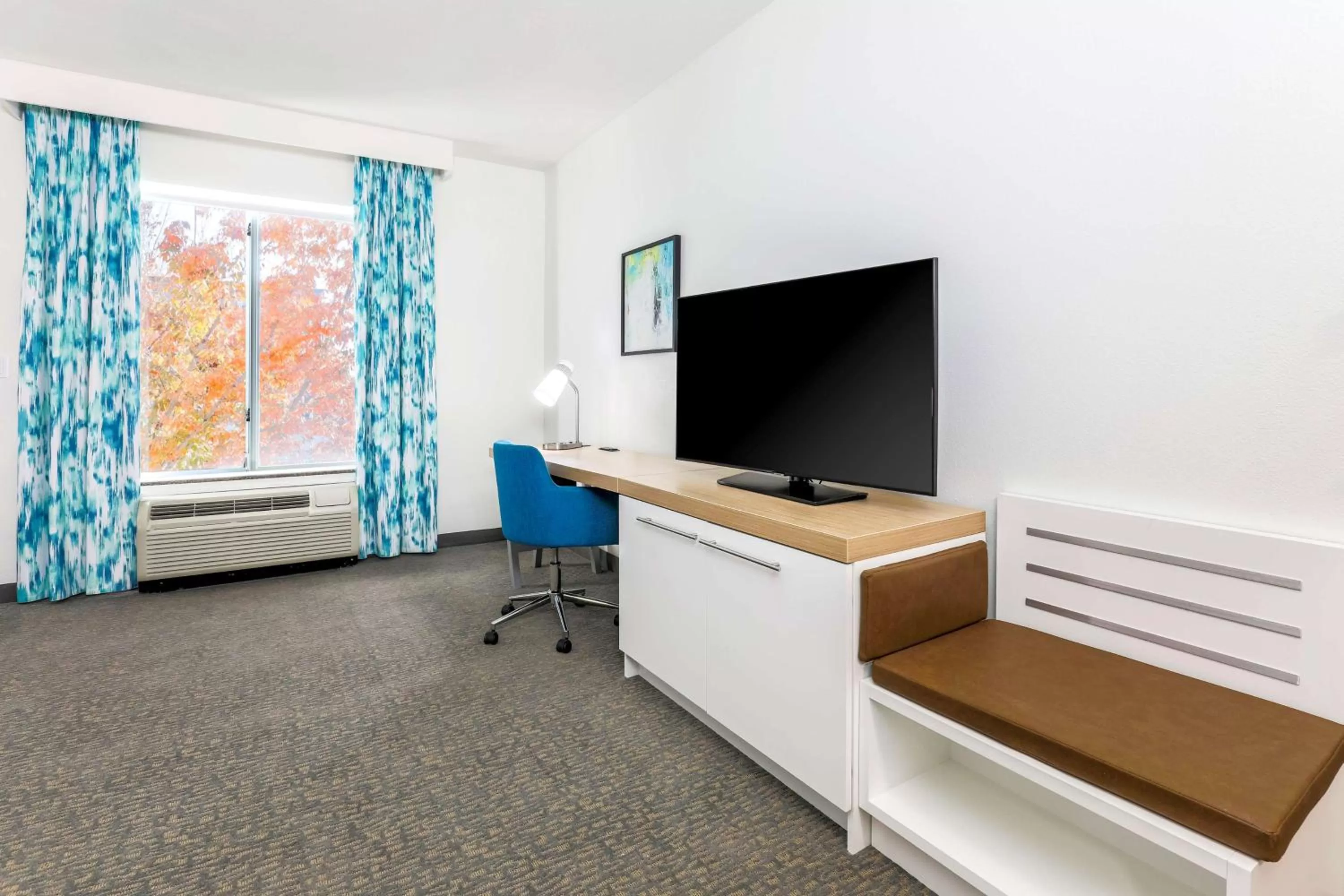 One-Bedroom King Suite - Mobility and Hearing Access Tub in Hilton Garden Inn Tulsa South