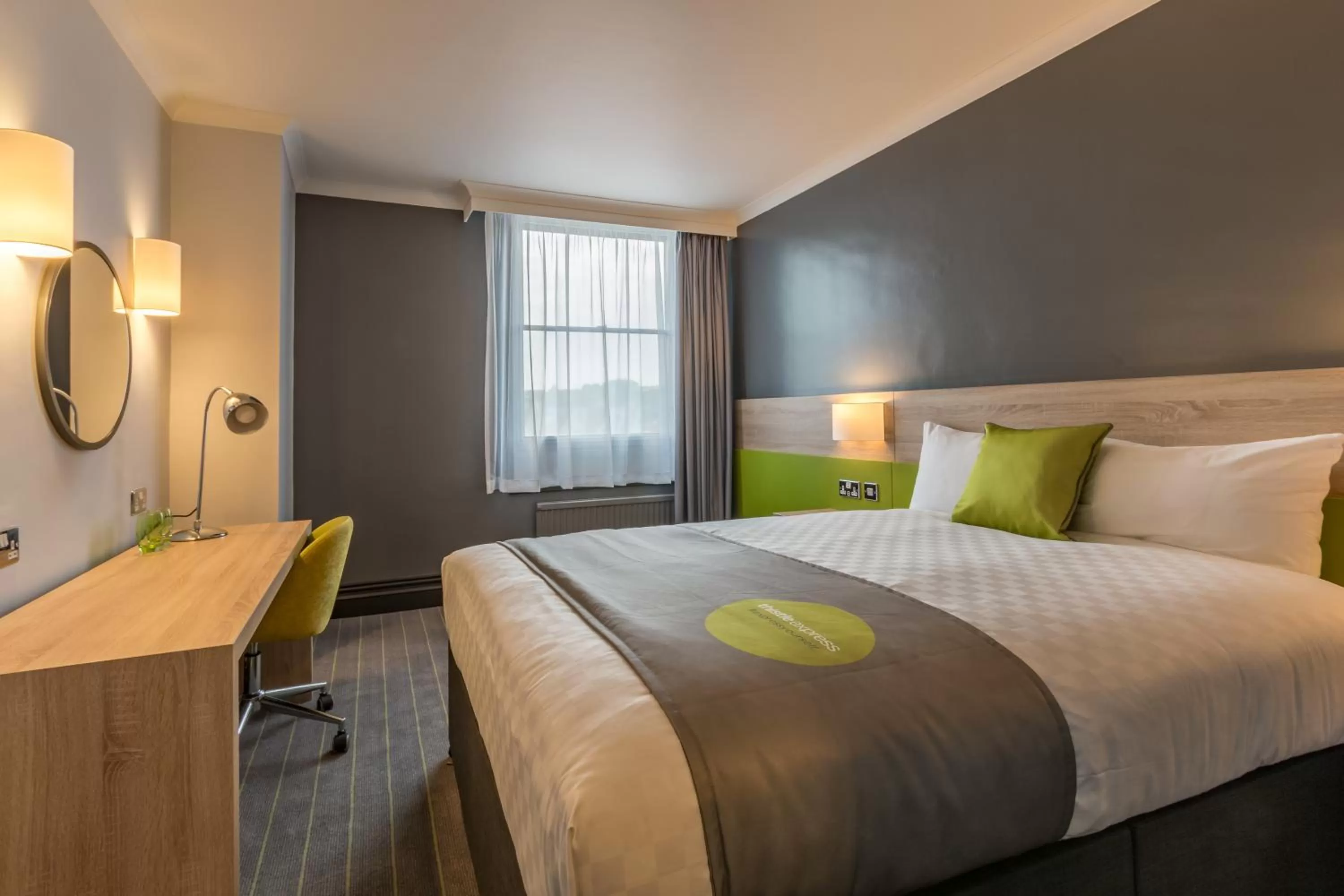 Double Room in Thistle Express London Luton